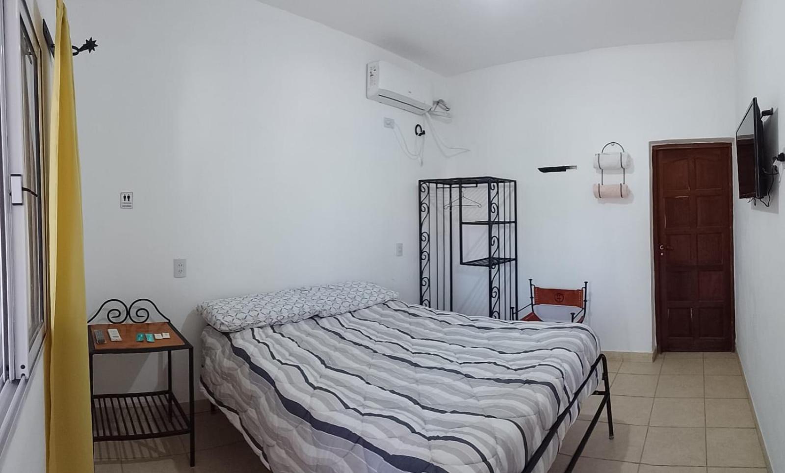 Hostal Los Faroles Chicoana