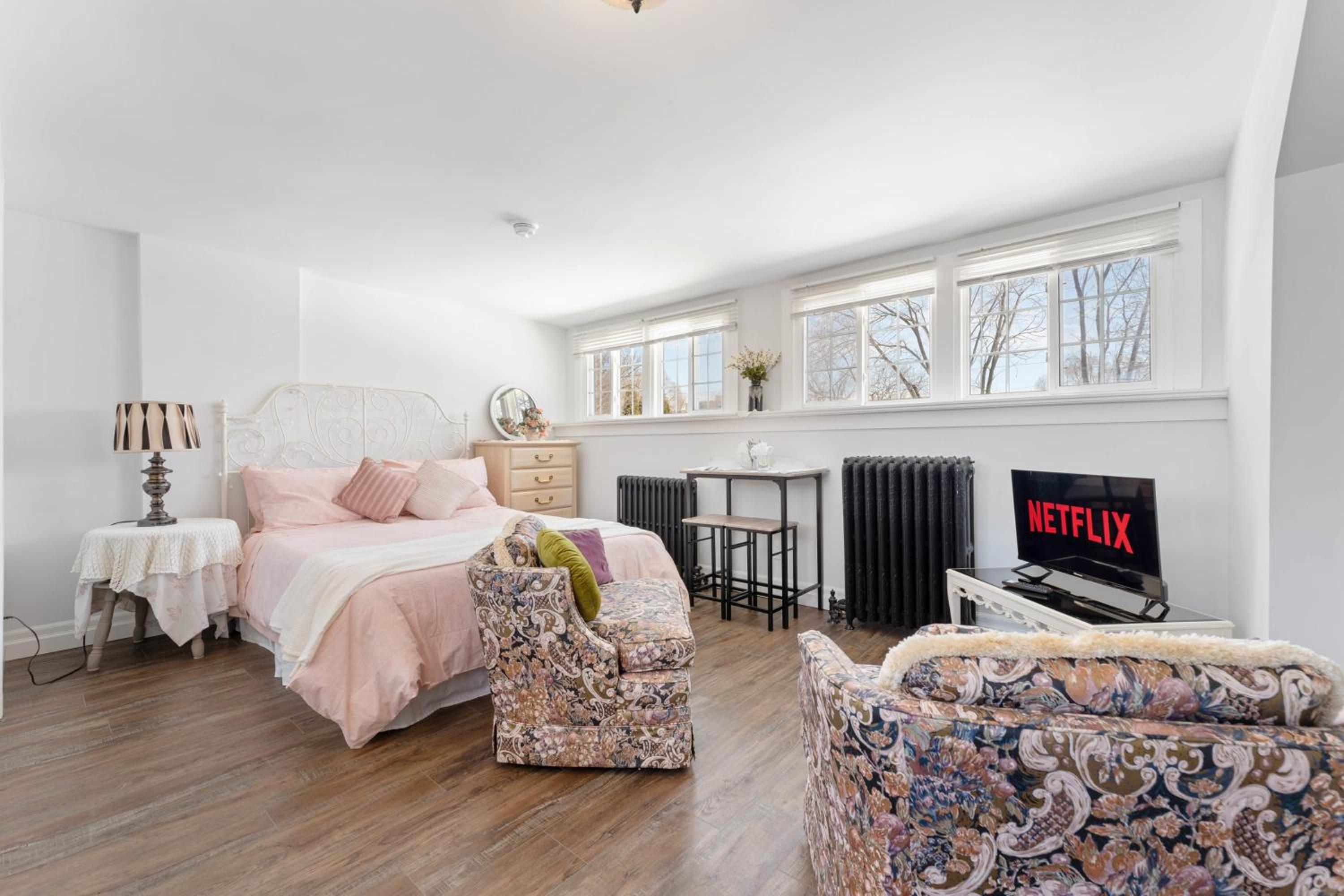 Conveniently located Studio in Burlington - U5