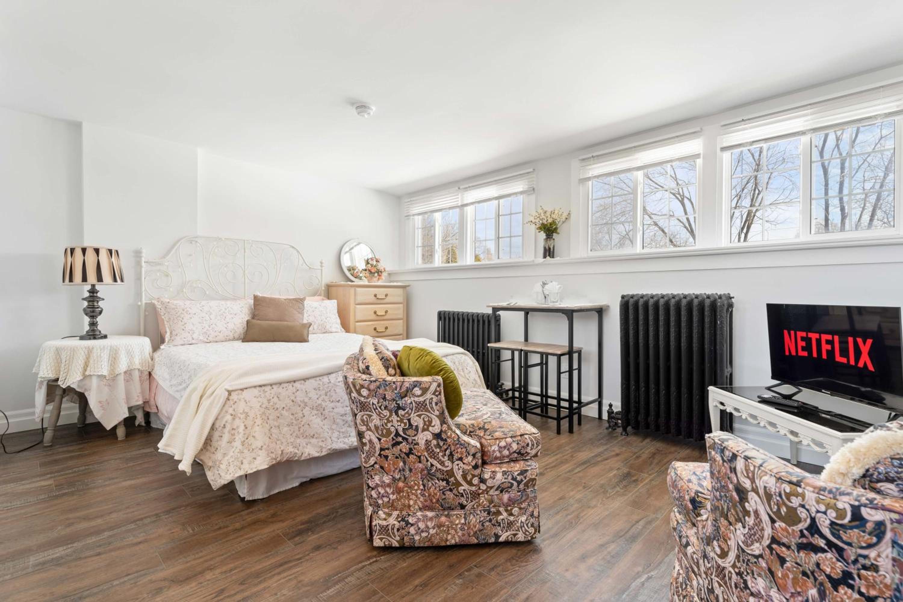 Conveniently located Studio in Burlington - U5
