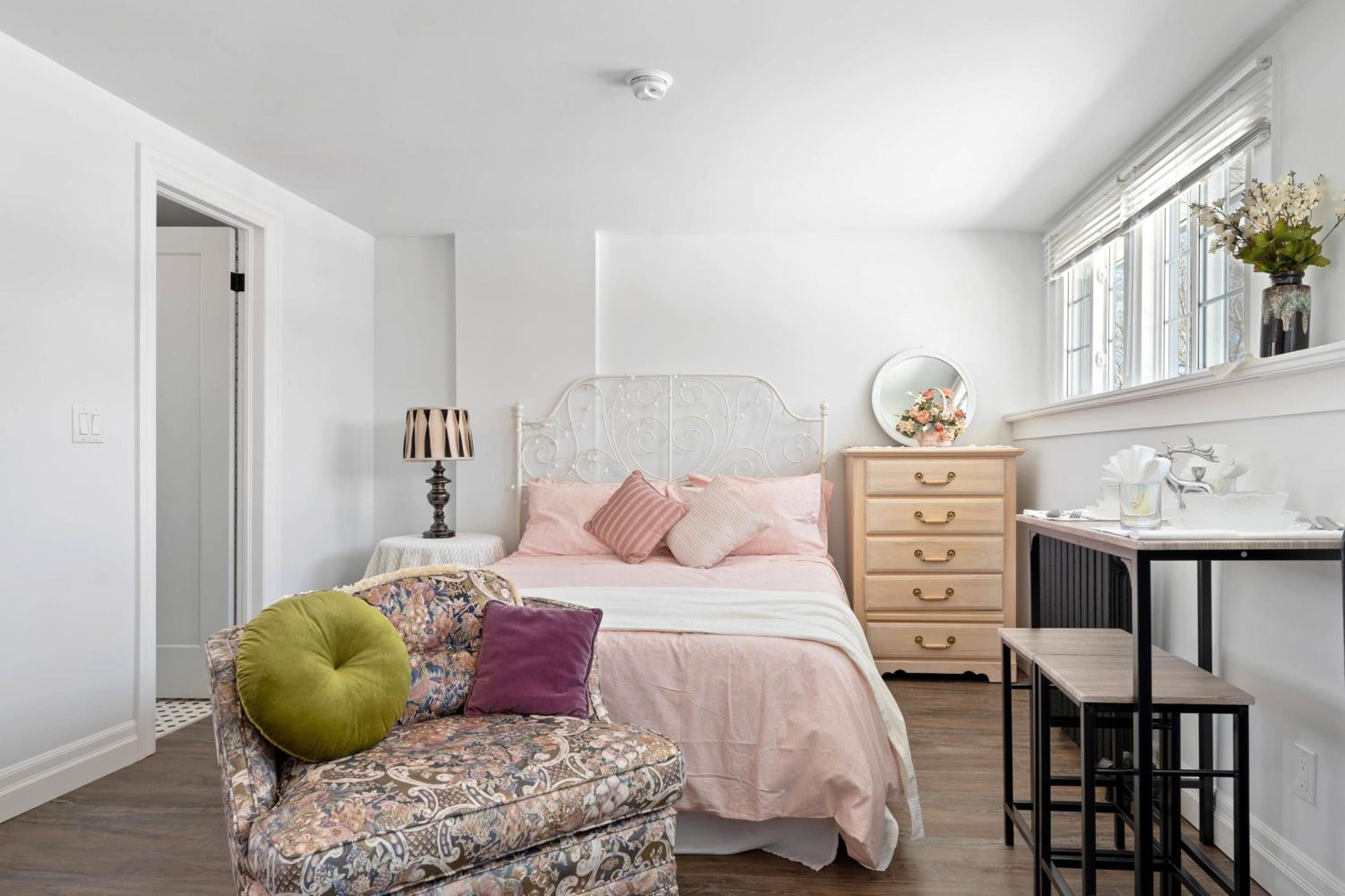 Conveniently located Studio in Burlington - U5