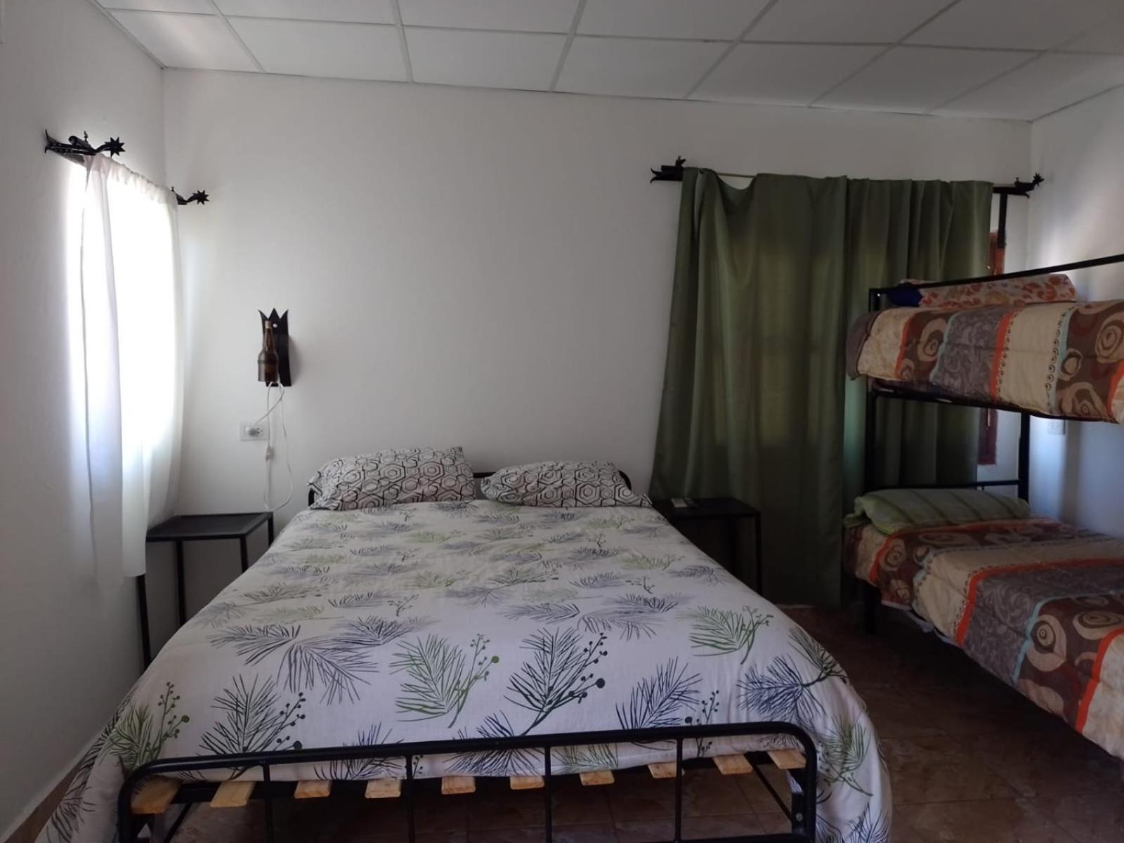 Hostal Los Faroles Chicoana
