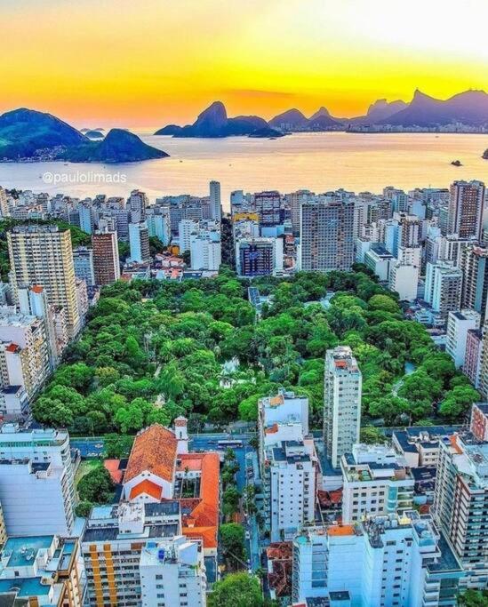 Apart. em Icaraí na quadra praia com garagem Wi-fi