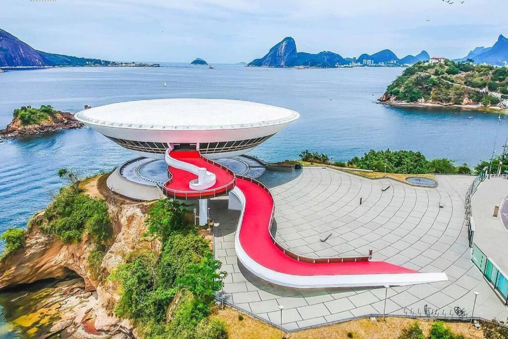 Apart. em Icaraí na quadra praia com garagem Wi-fi