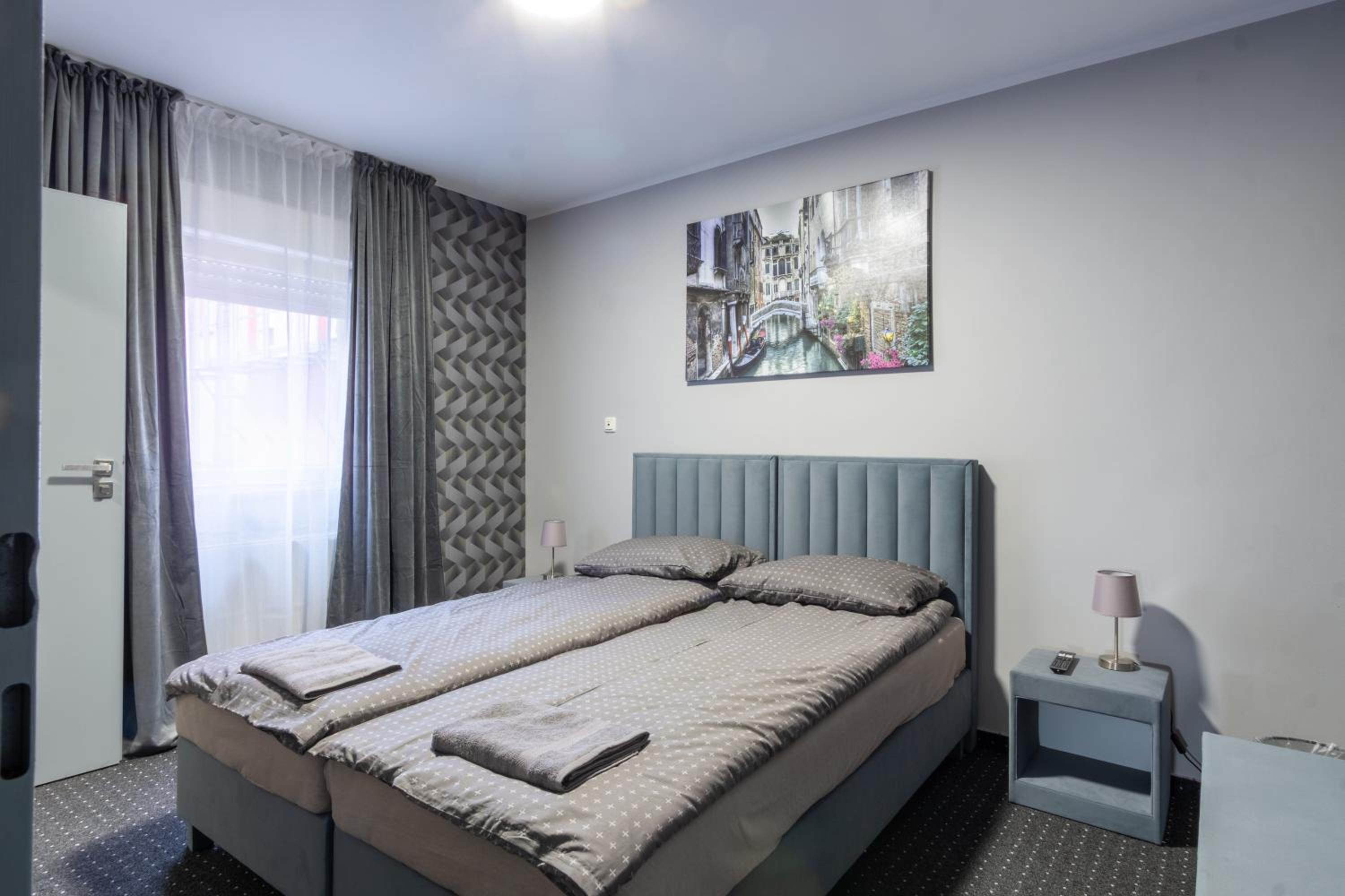 Bed and Breakfast 33