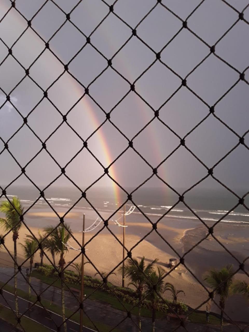 DE FRENTE PRO MAR