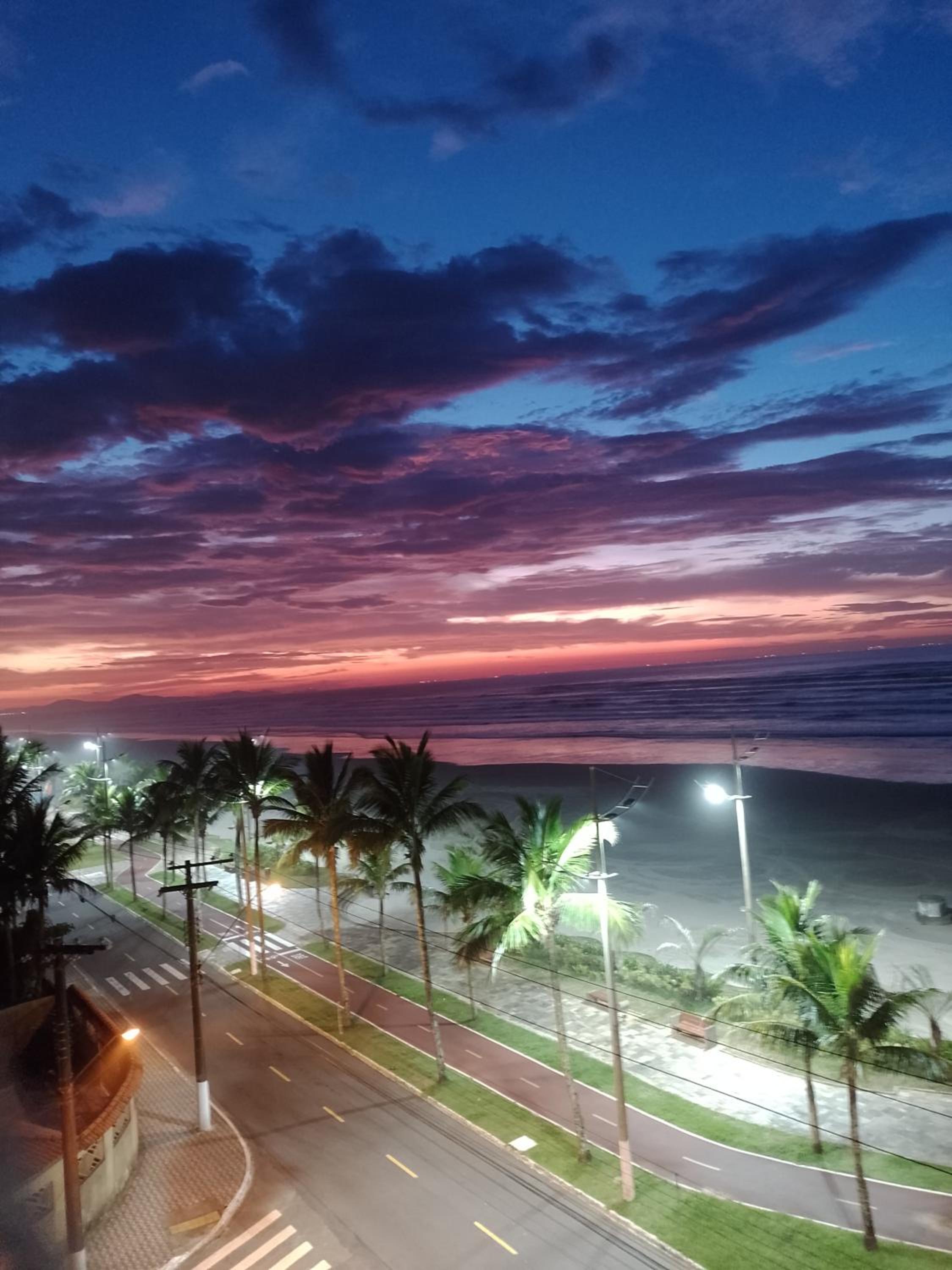 DE FRENTE PRO MAR