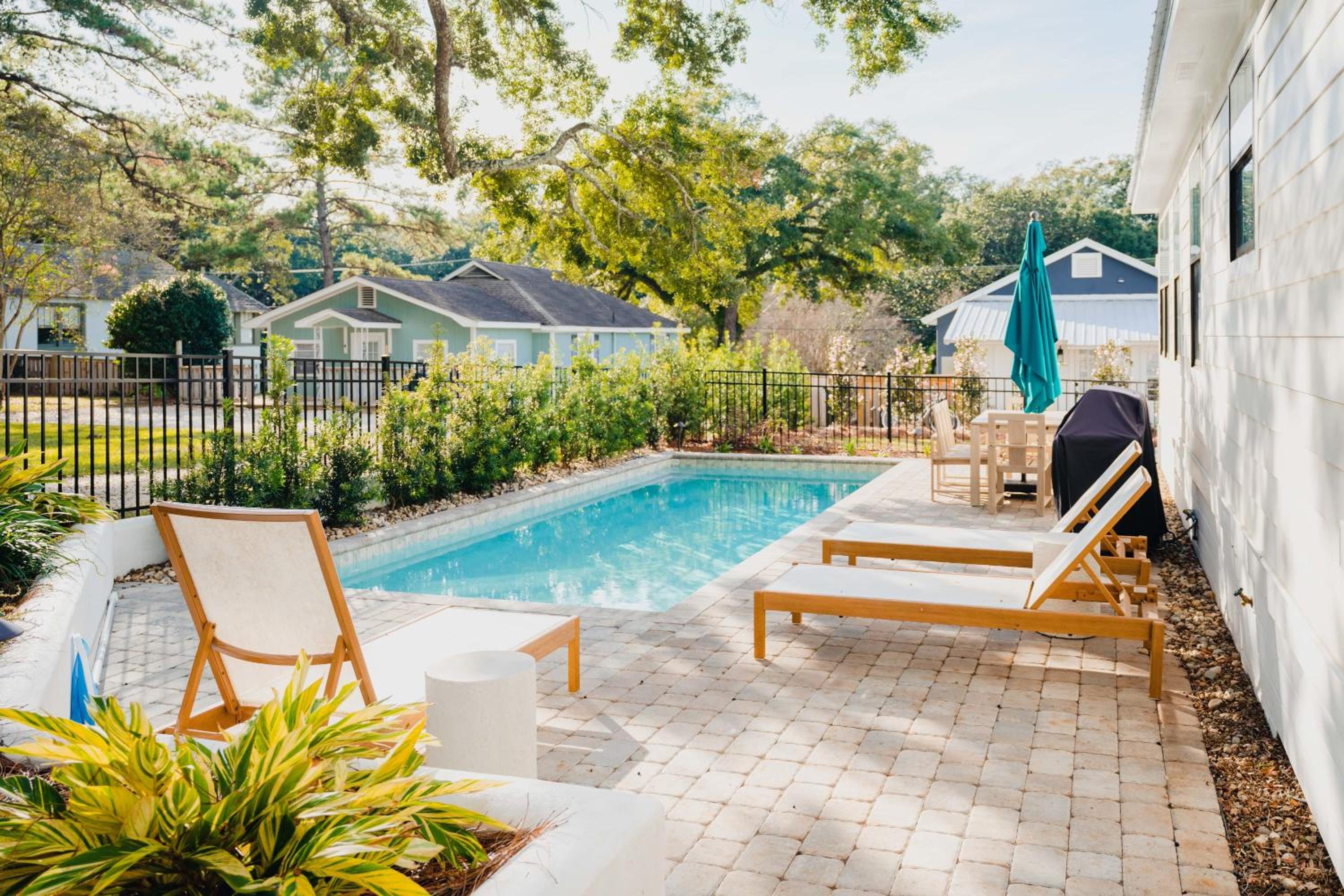 108 the Church St Collection with Pool view 3