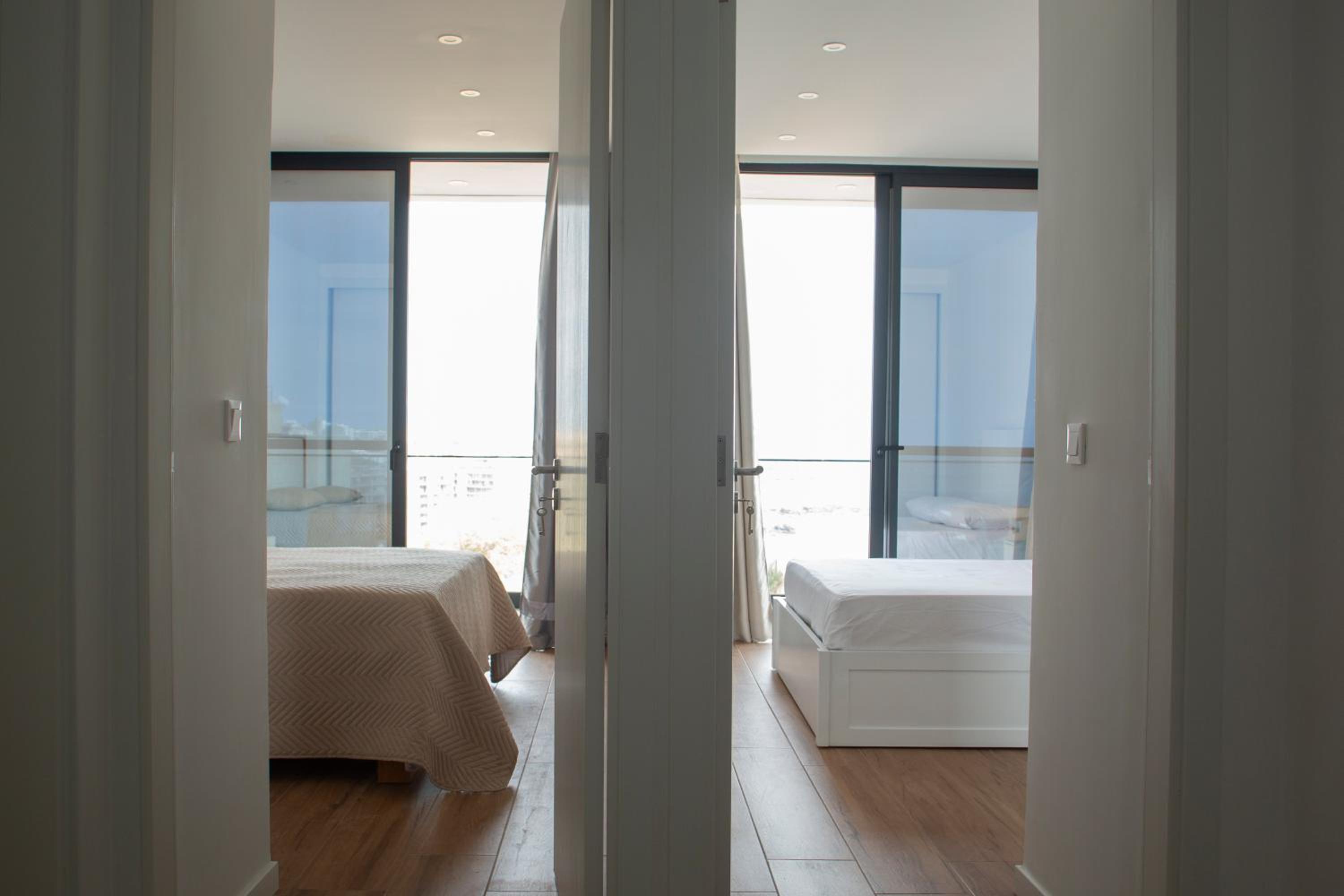 3 bdr aprt, rooftop pool & seaview - LCGR