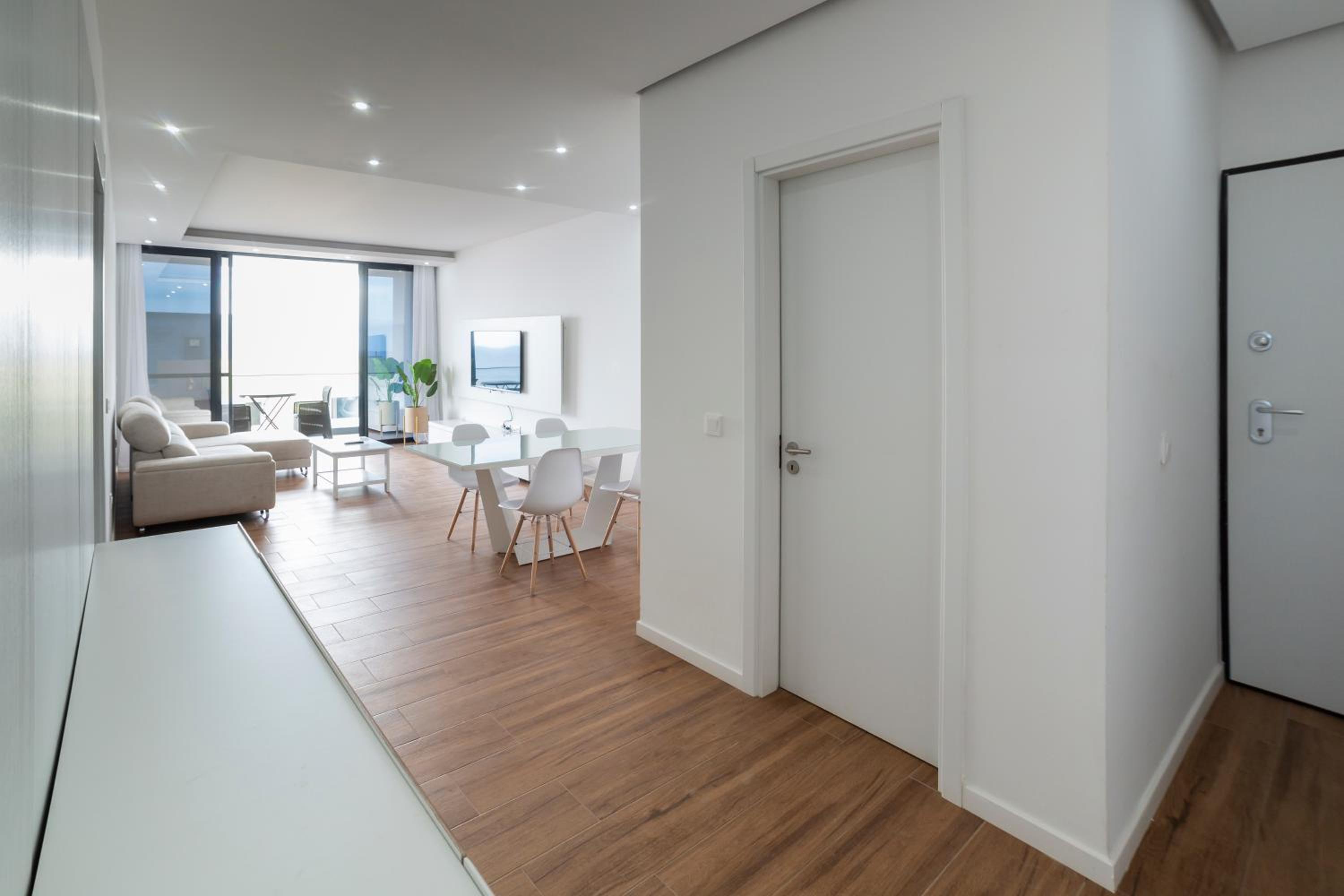 3 bdr aprt, rooftop pool & seaview - LCGR