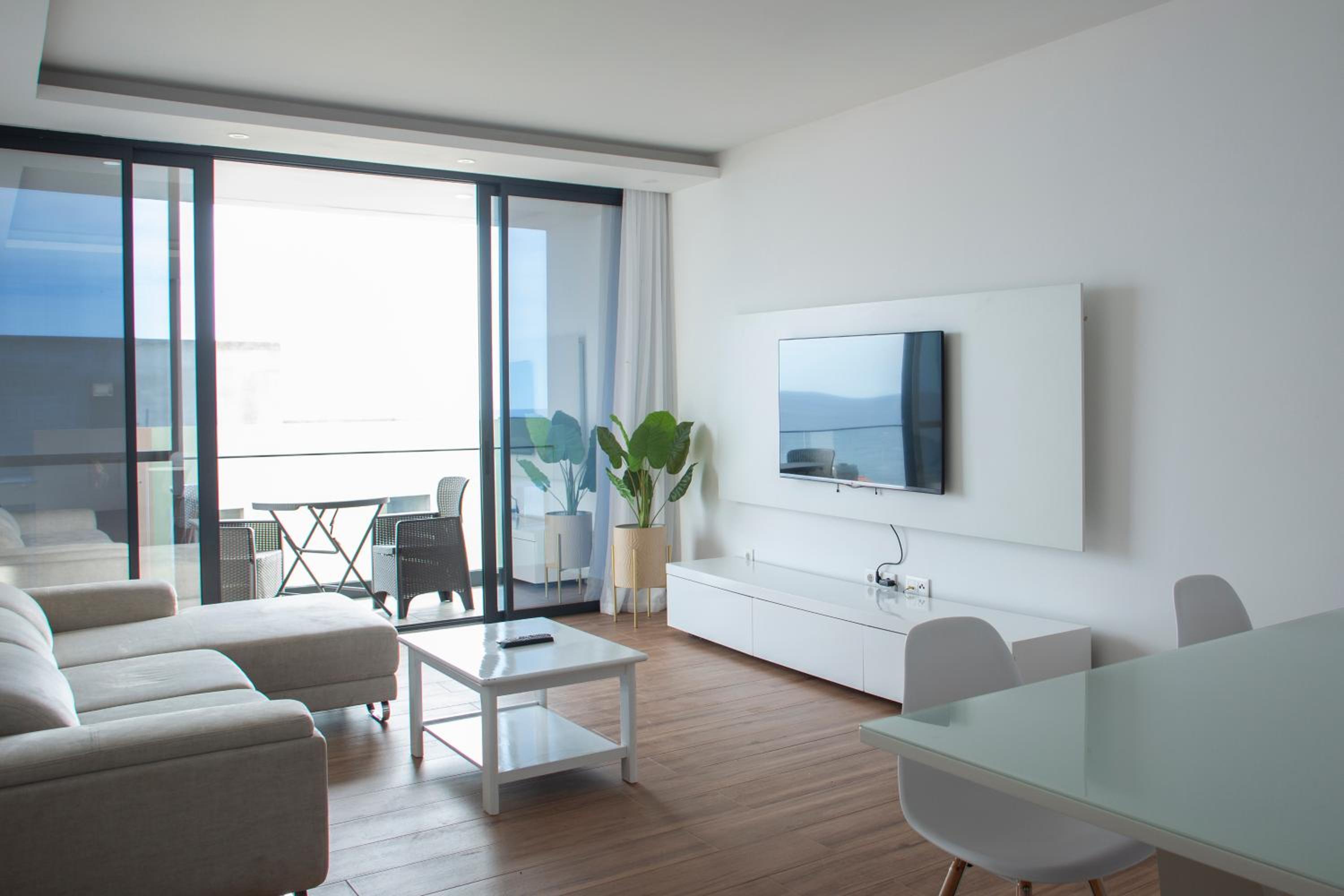 3 bdr aprt, rooftop pool & seaview - LCGR