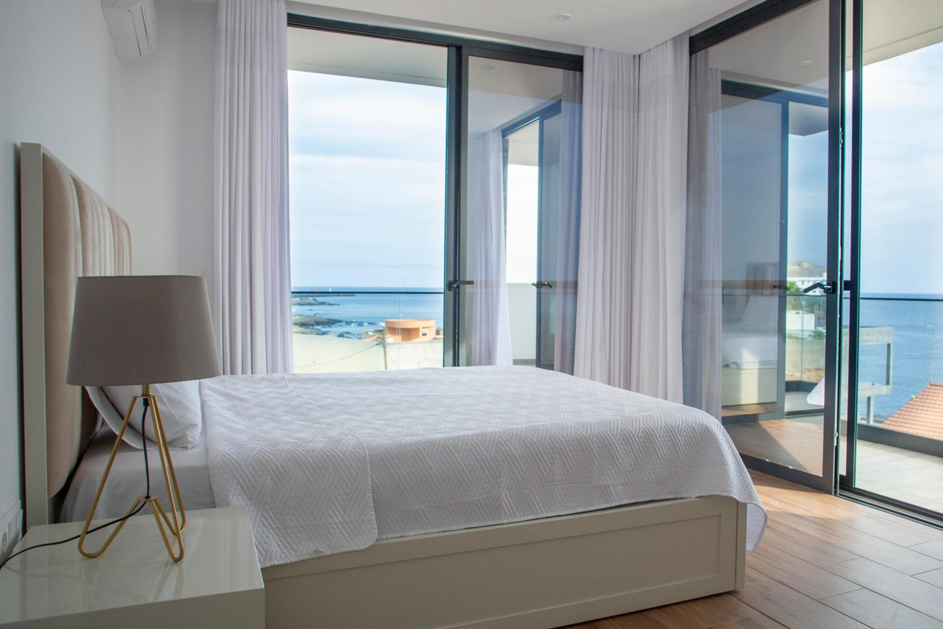 3 bdr aprt, rooftop pool & seaview - LCGR
