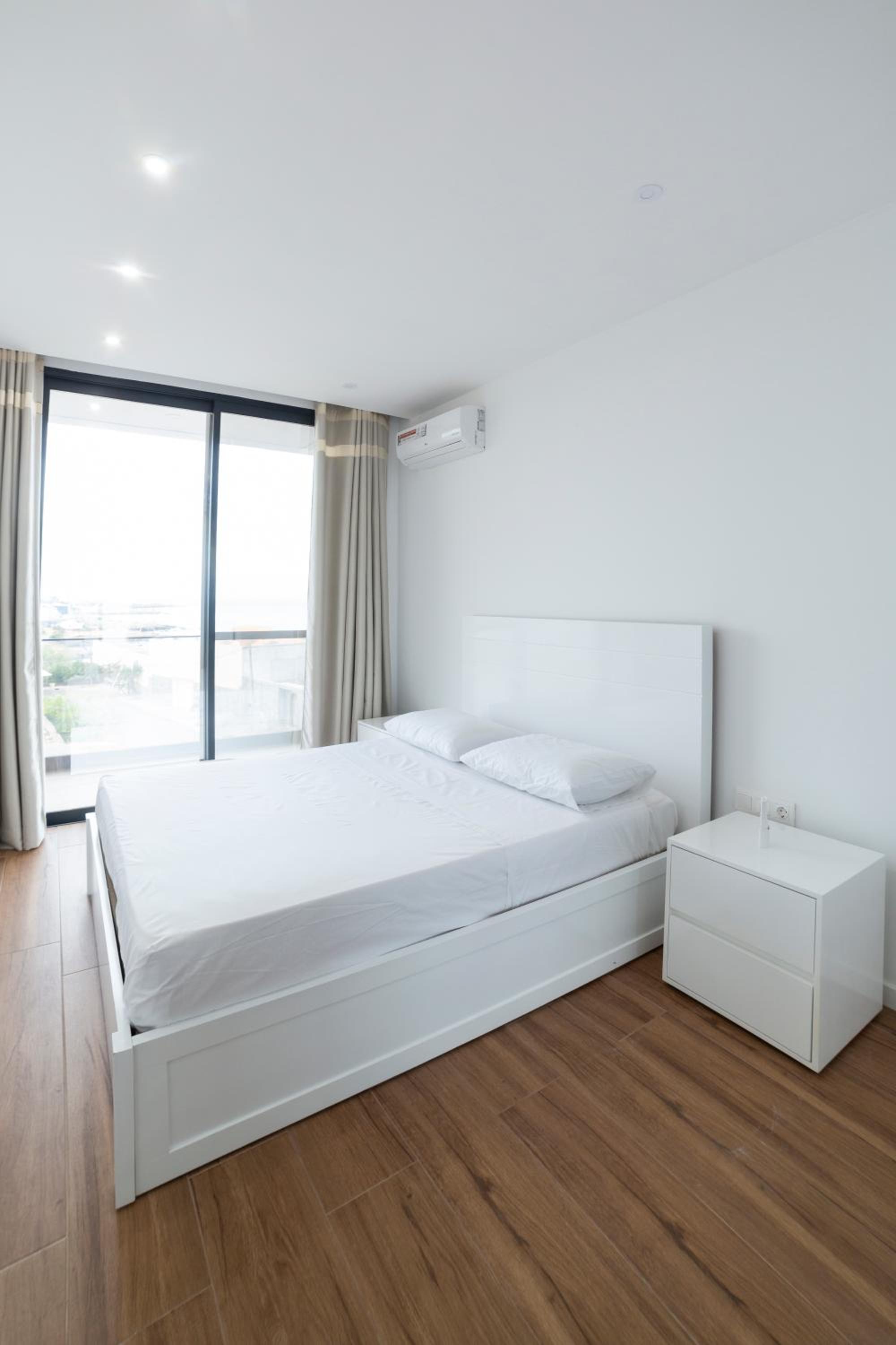3 bdr aprt, rooftop pool & seaview - LCGR