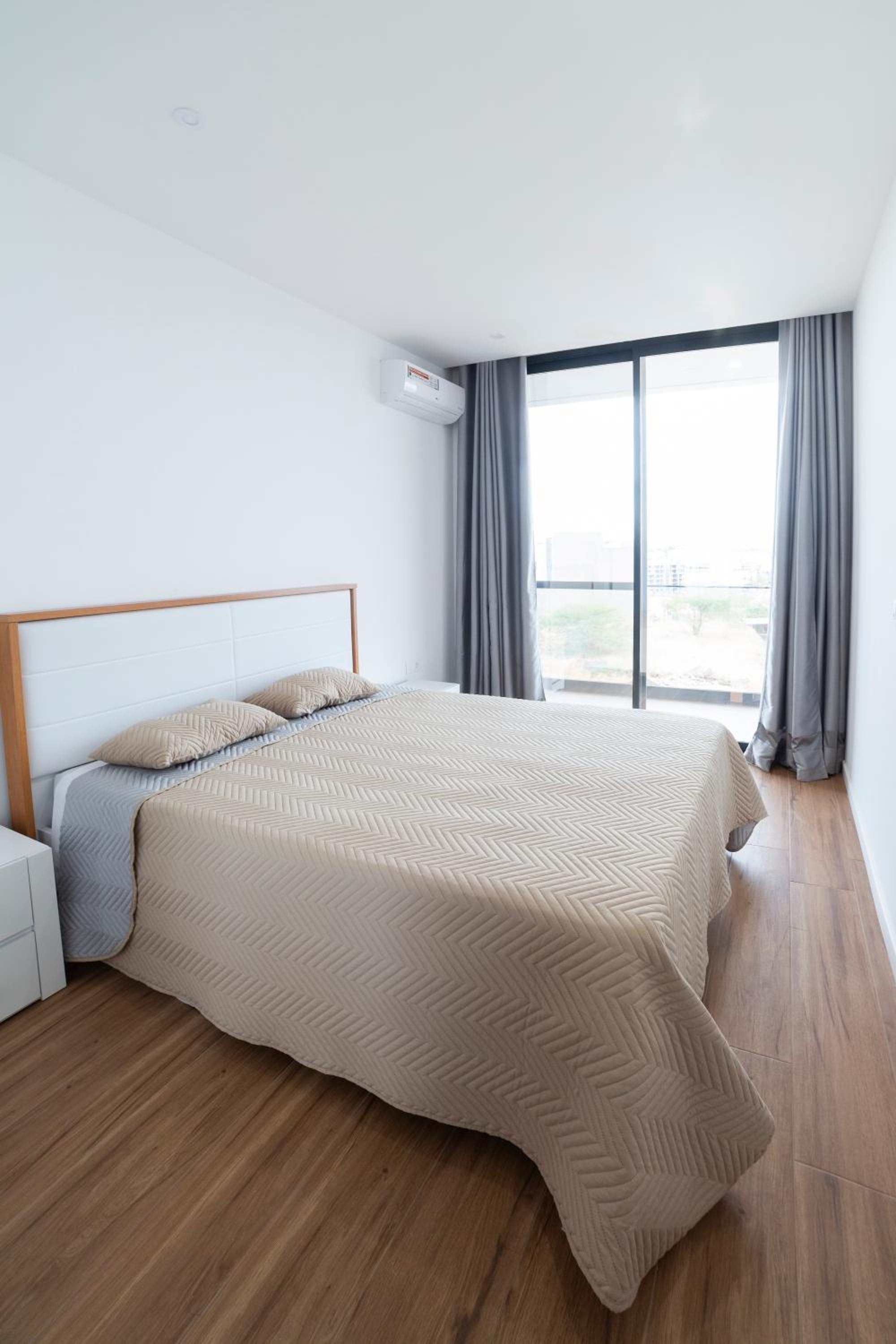 3 bdr aprt, rooftop pool & seaview - LCGR