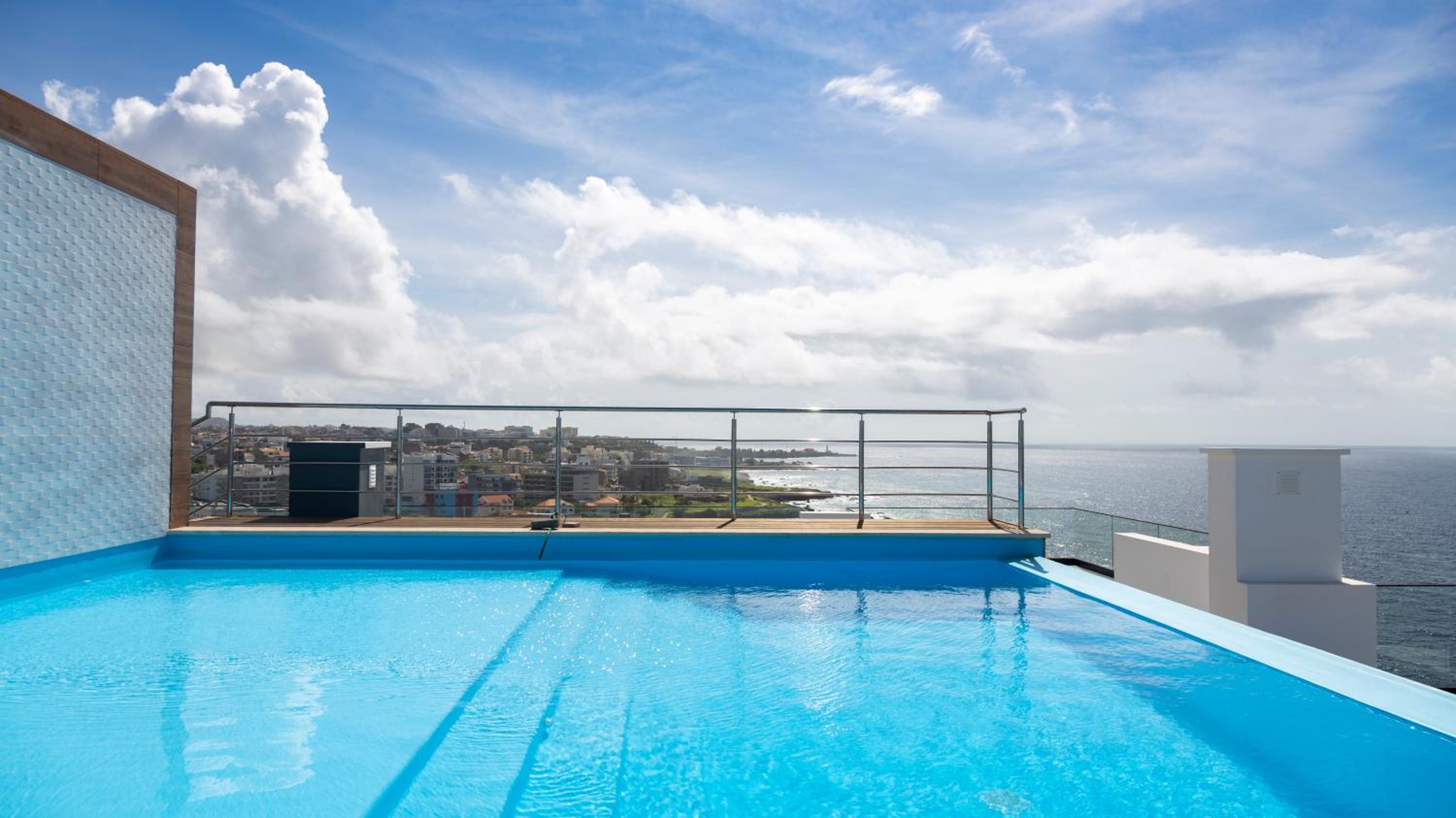 3 bdr aprt, rooftop pool & seaview - LCGR