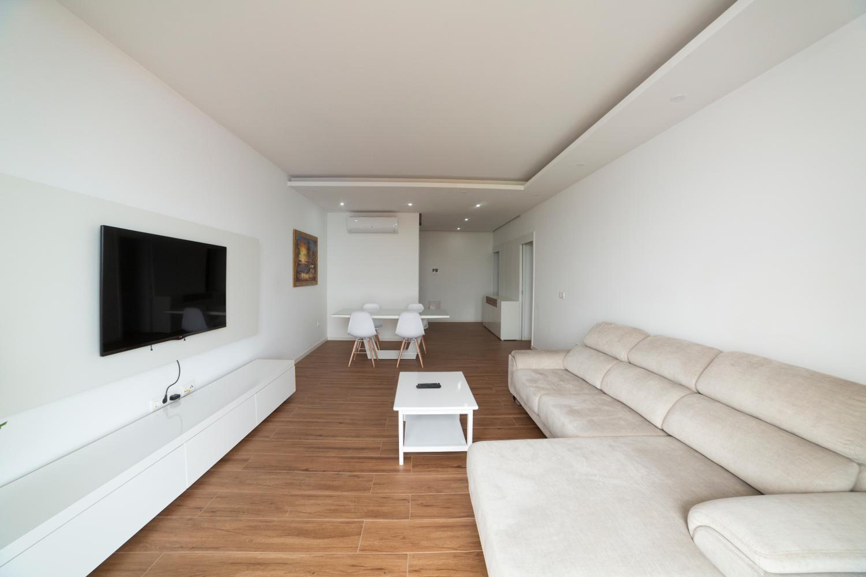 3 bdr aprt, rooftop pool & seaview - LCGR