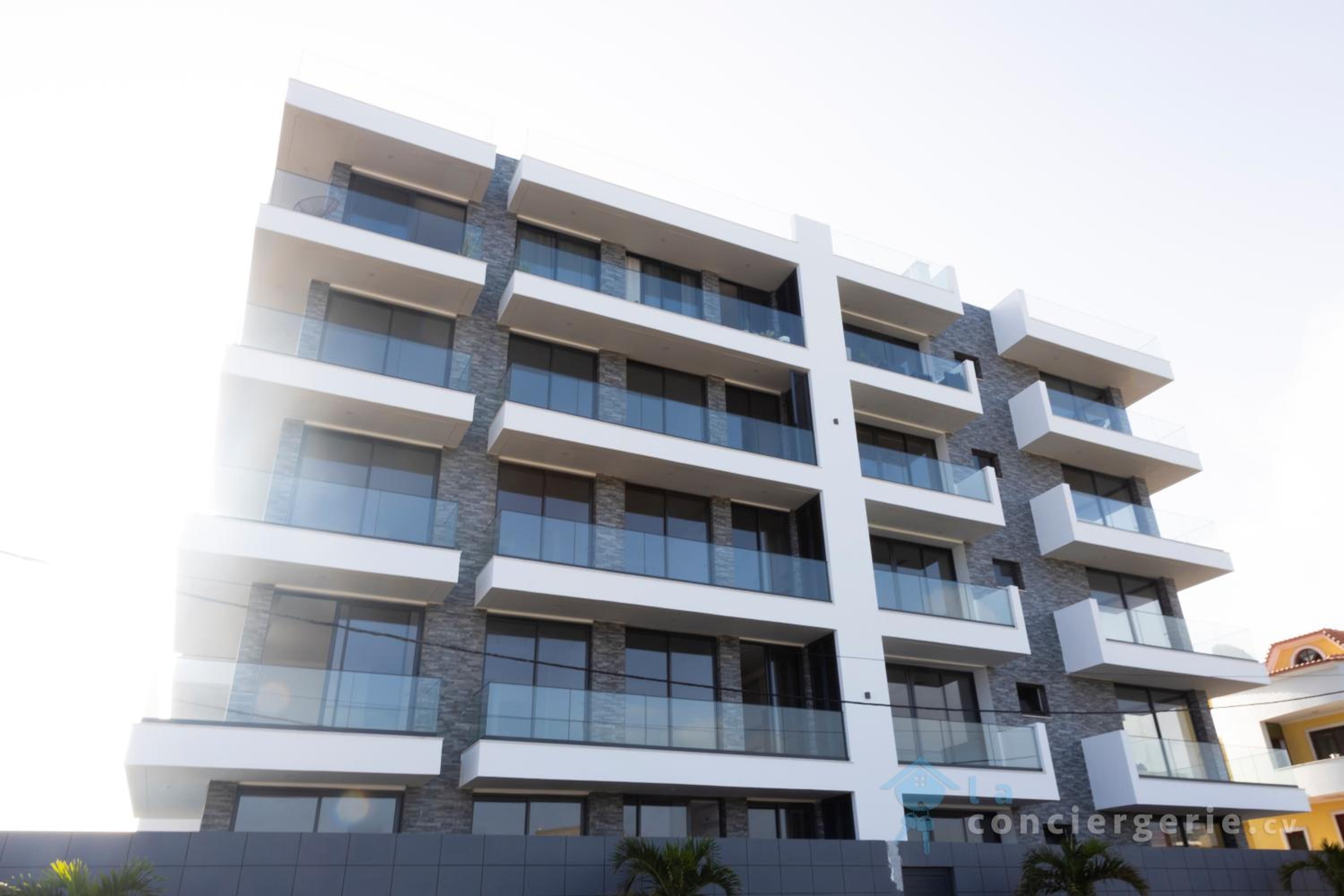 3 bdr aprt, rooftop pool & seaview - LCGR