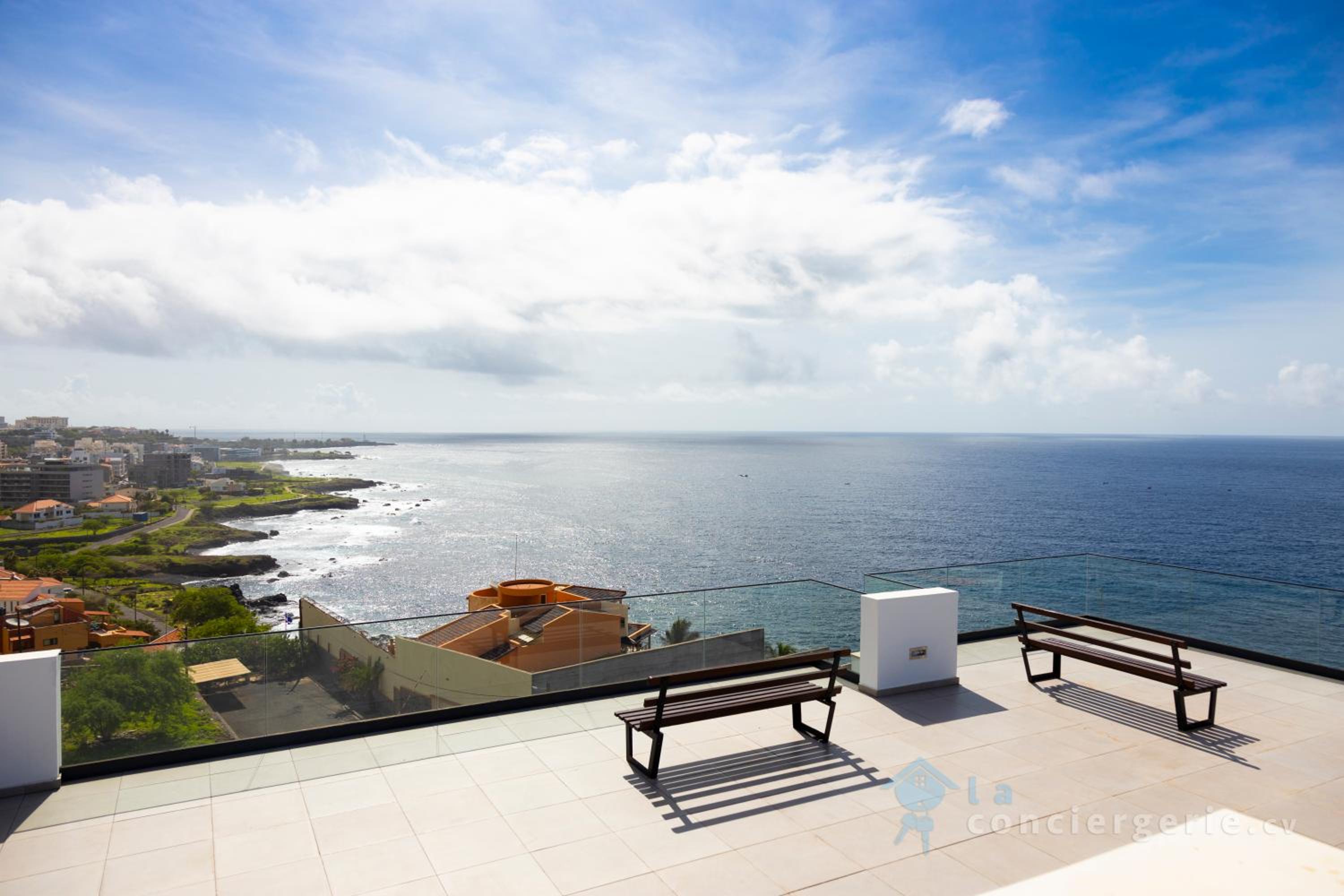 3 bdr aprt, rooftop pool & seaview - LCGR