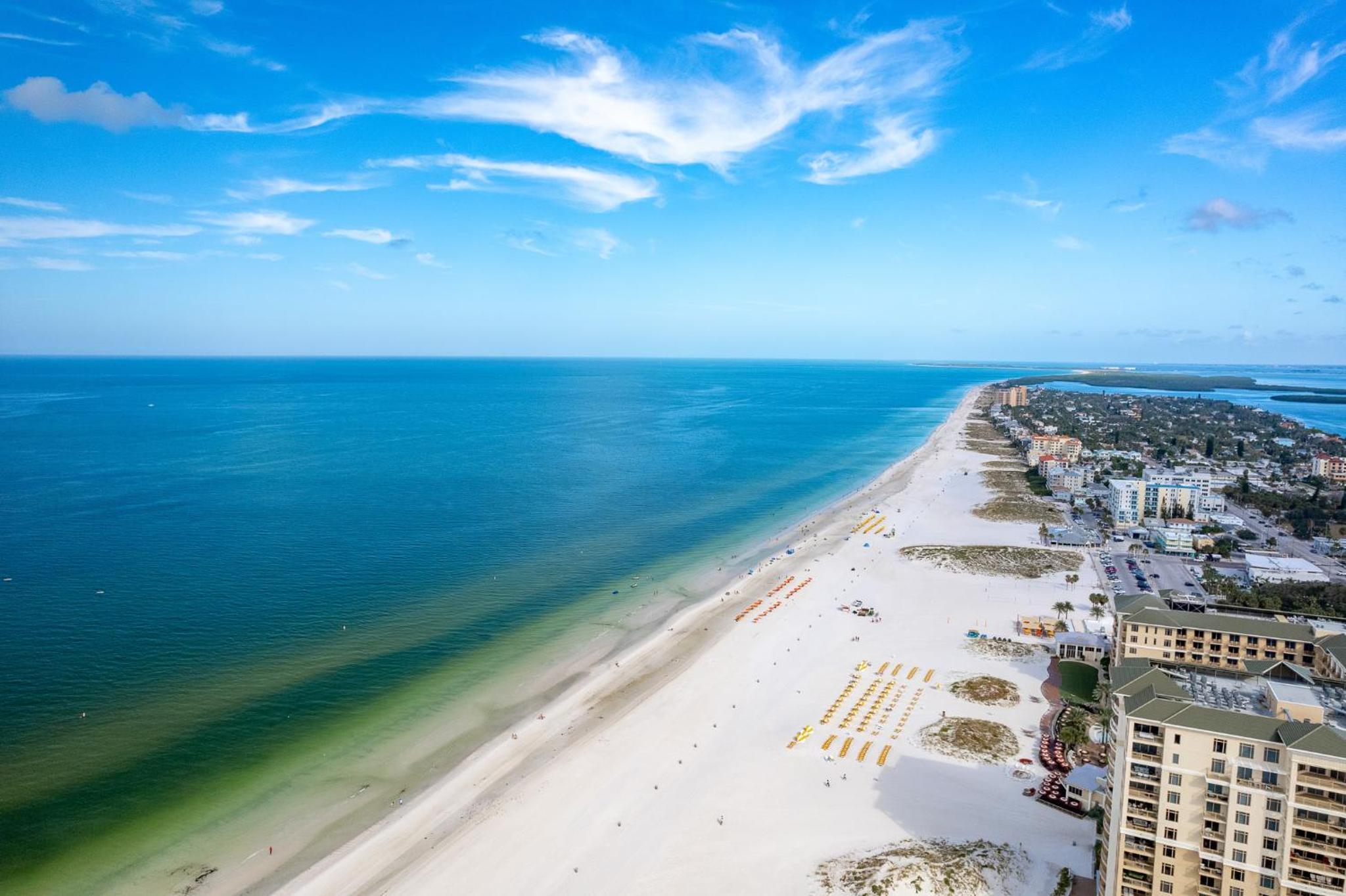 Minutes to Beach, Dining & Events