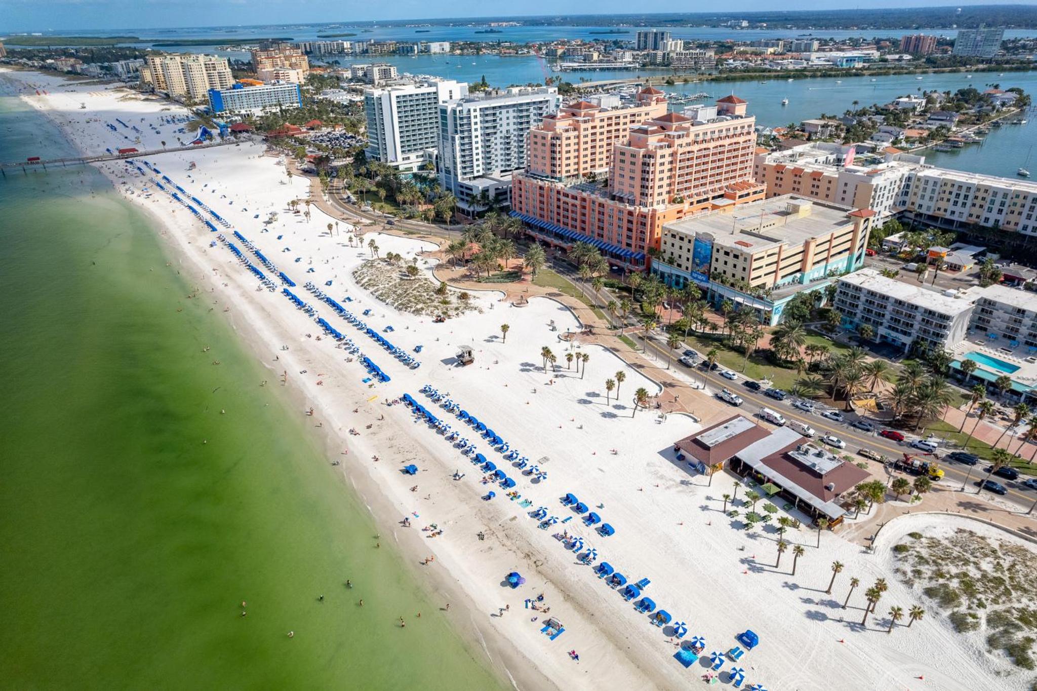 Minutes to Beach, Dining & Events