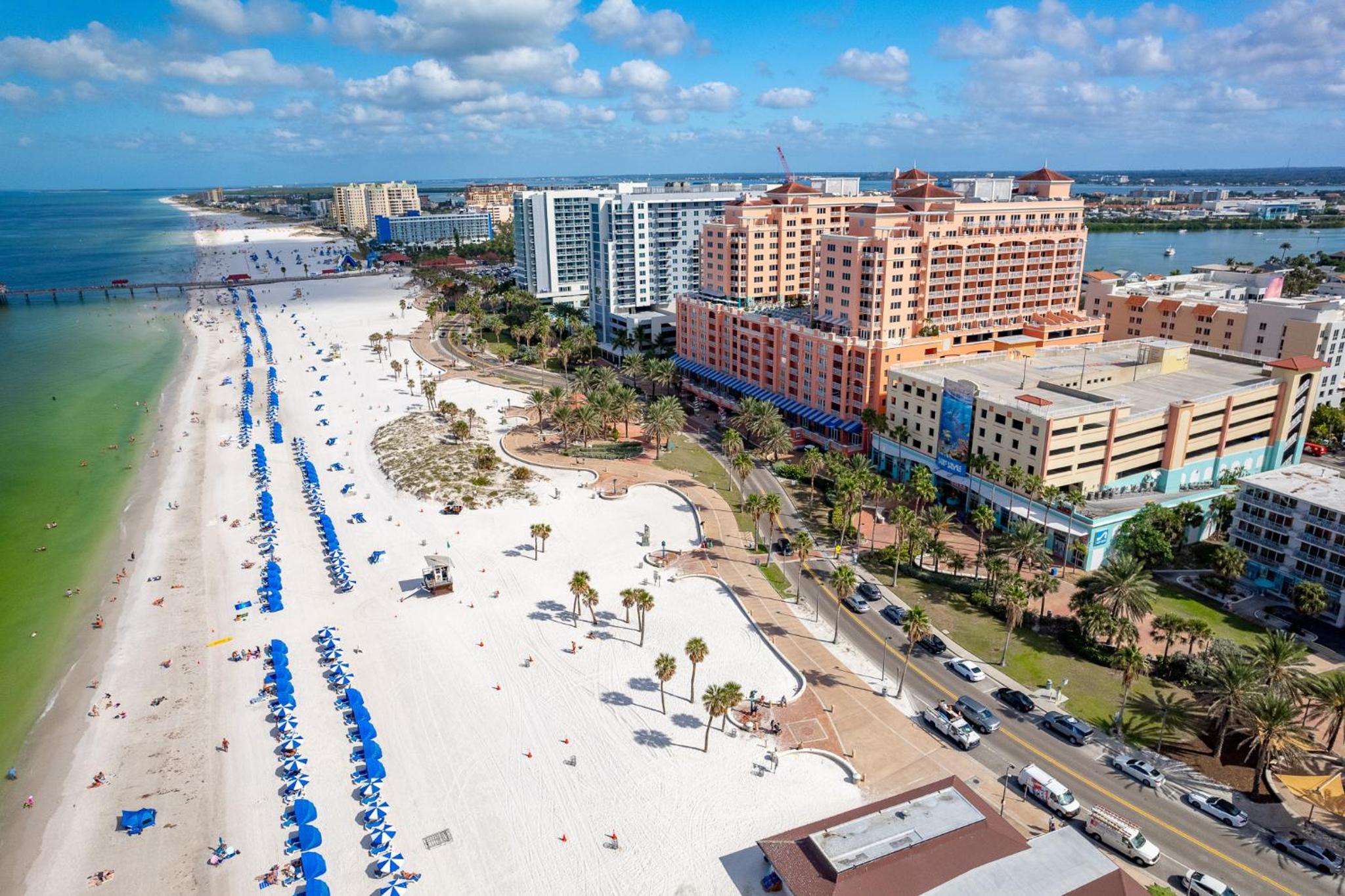 Minutes to Beach, Dining & Events