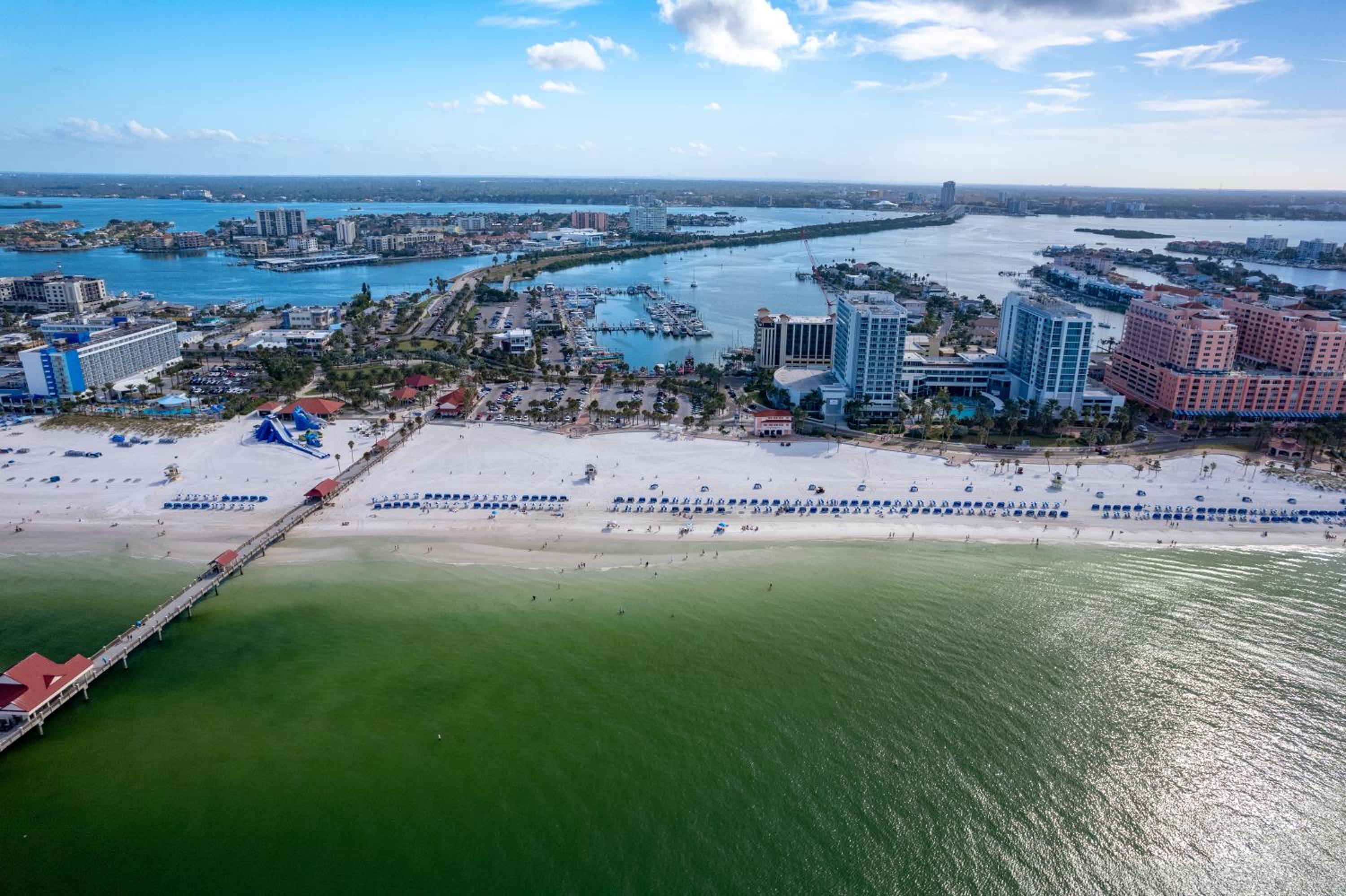 Minutes to Beach, Dining & Events