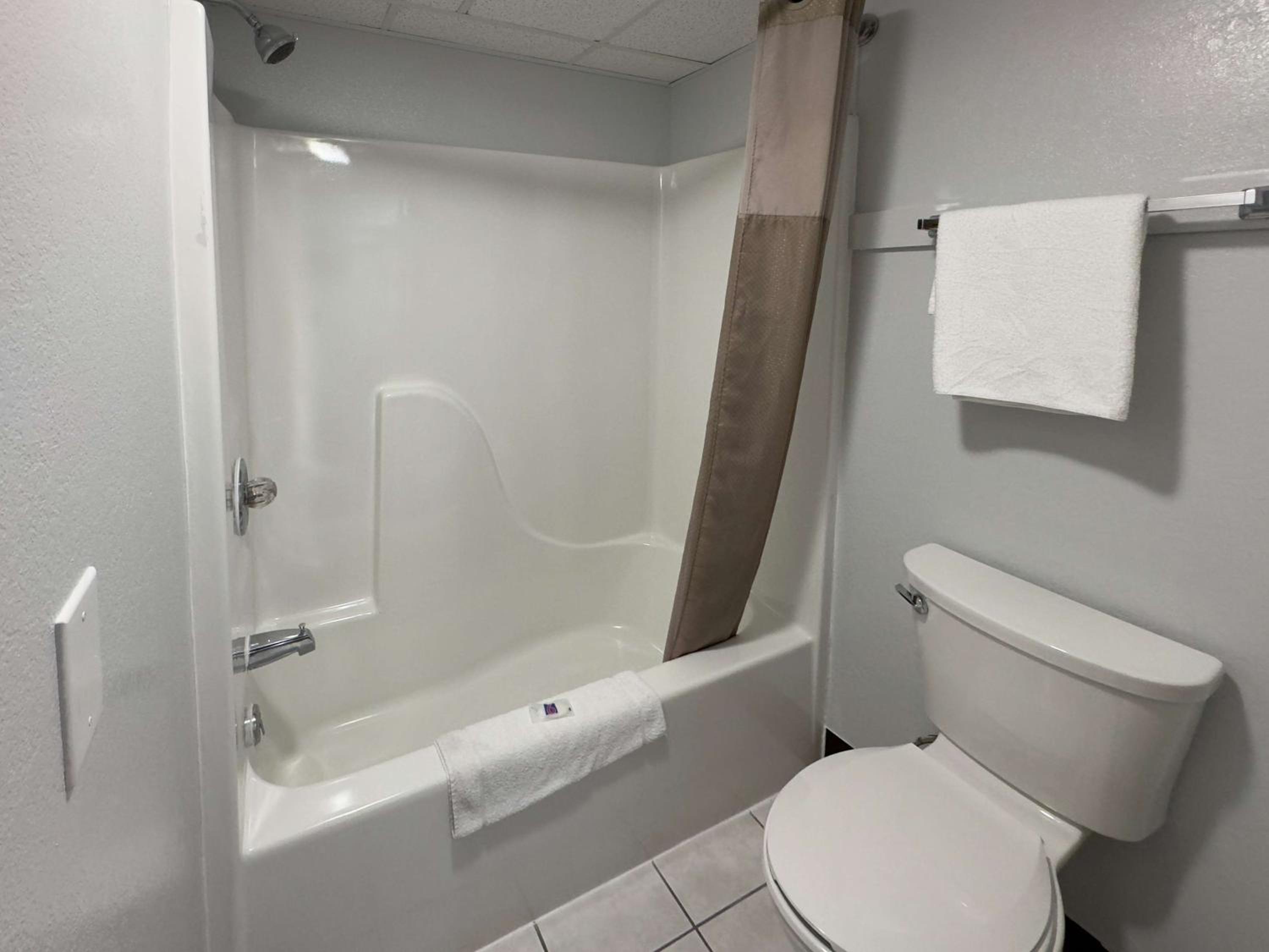 Dyersburg Vacations - Motel 6-Dyersburg, TN - Property Image 2