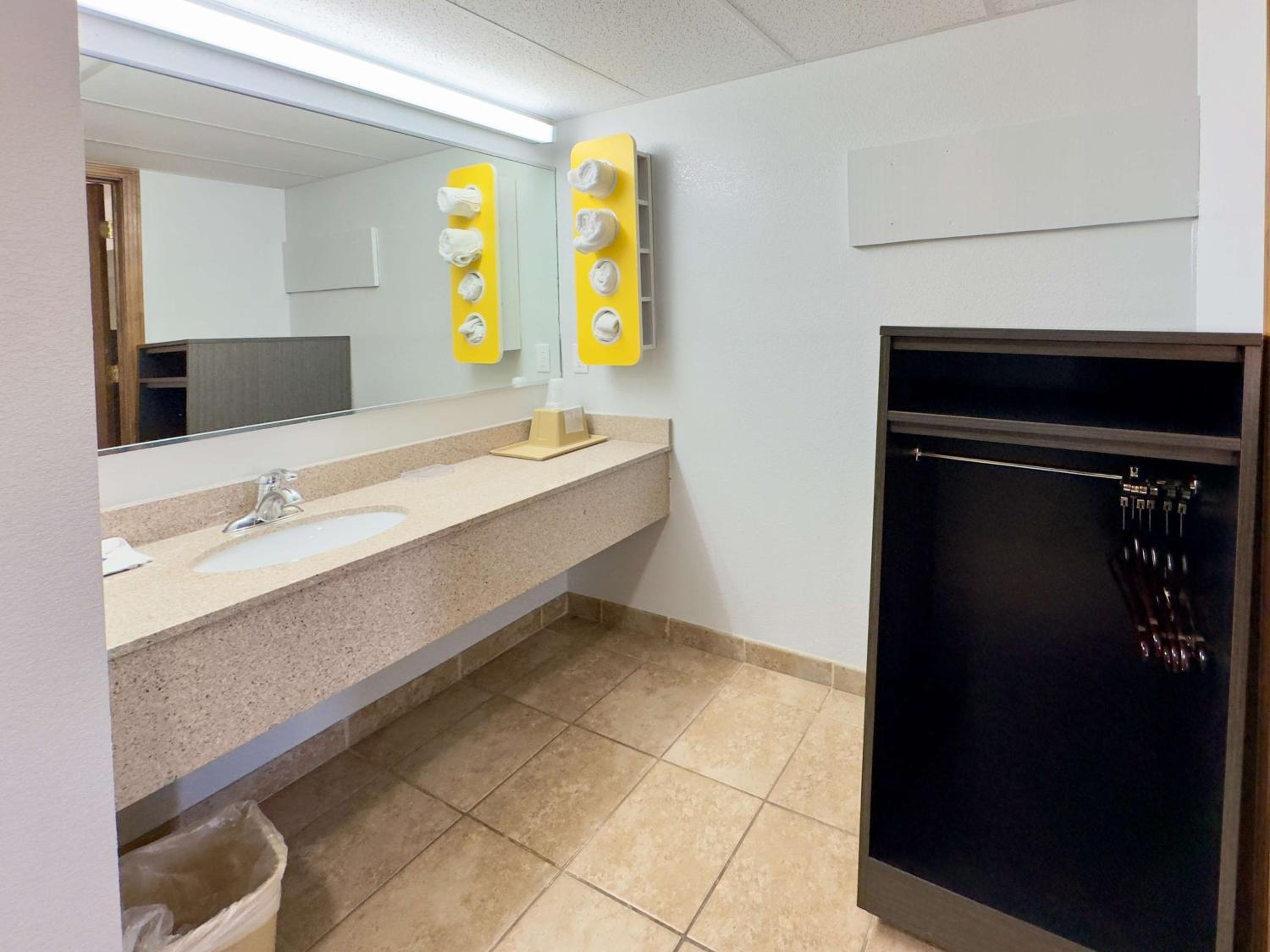 Dyersburg Vacations - Motel 6-Dyersburg, TN - Property Image 3