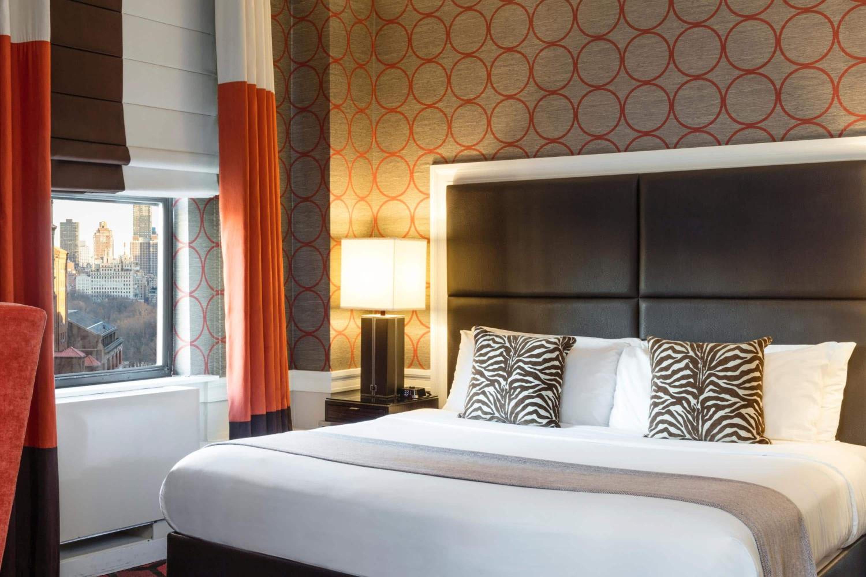 Empire Hotel 69
