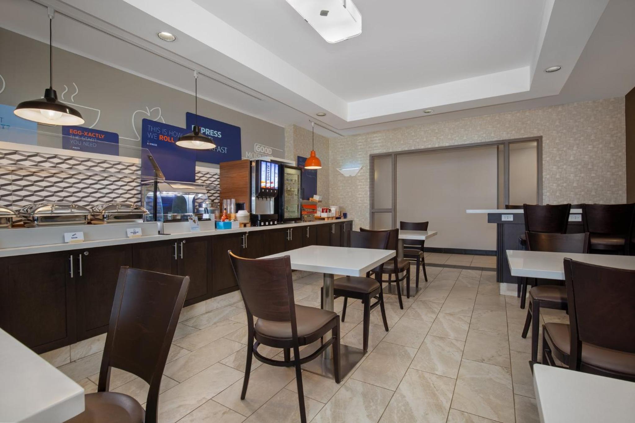 Barrie Vacations - Holiday Inn Express Hotel  Suites Barrie, an IHG Hotel - Property Image 37