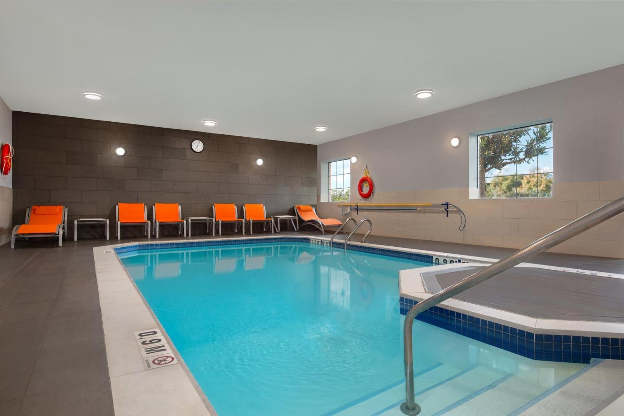 Barrie Vacations - Holiday Inn Express Hotel  Suites Barrie, an IHG Hotel - Property Image 3