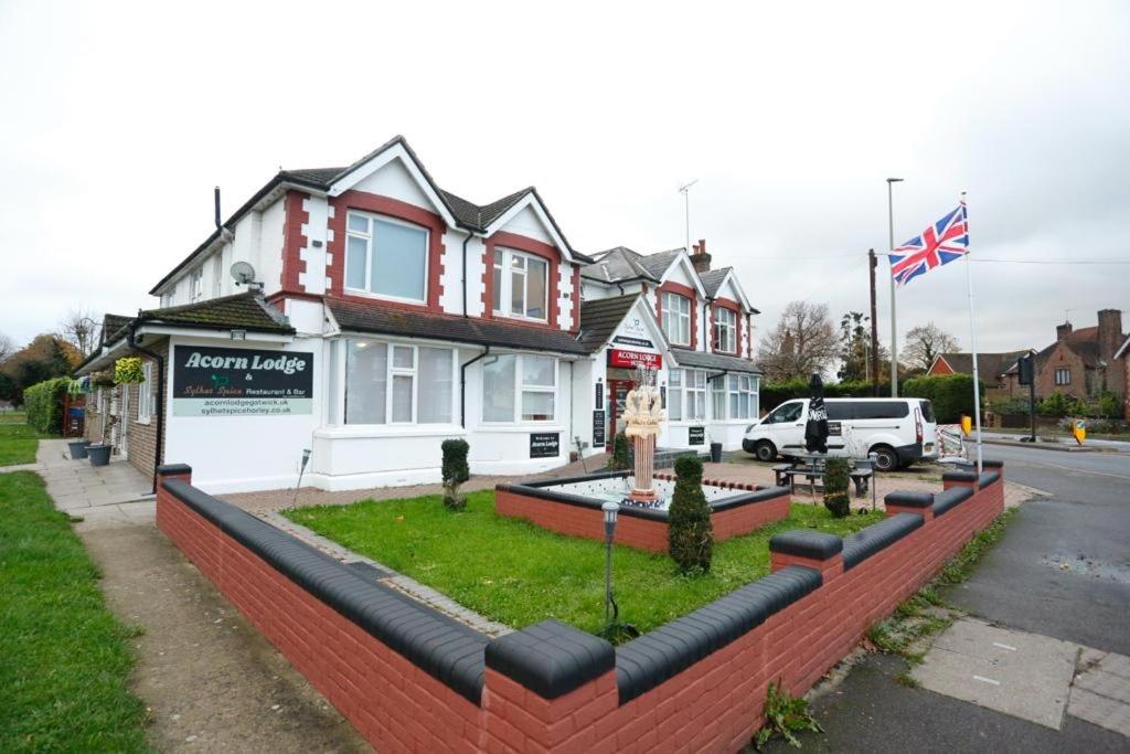 Horley Vacations - Acorn Lodge Hotel Gatwick  Parking - Property Image 3