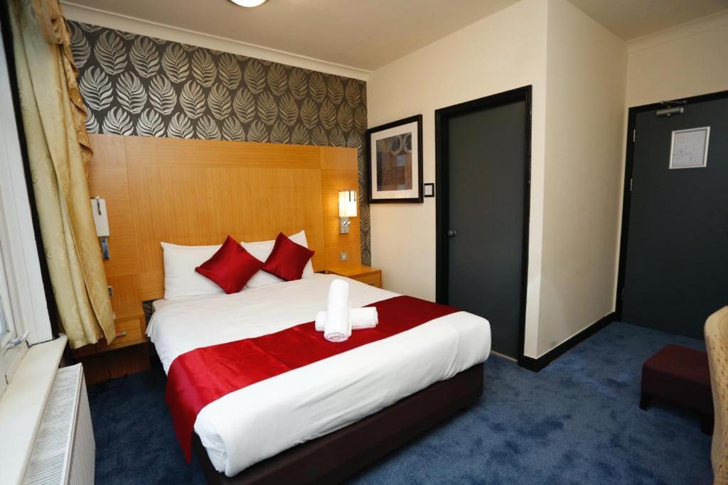 Horley Vacations - Acorn Lodge Hotel Gatwick  Parking - Property Image 12