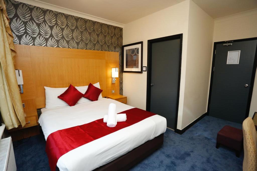 Horley Vacations - Acorn Lodge Hotel Gatwick  Parking - Property Image 10