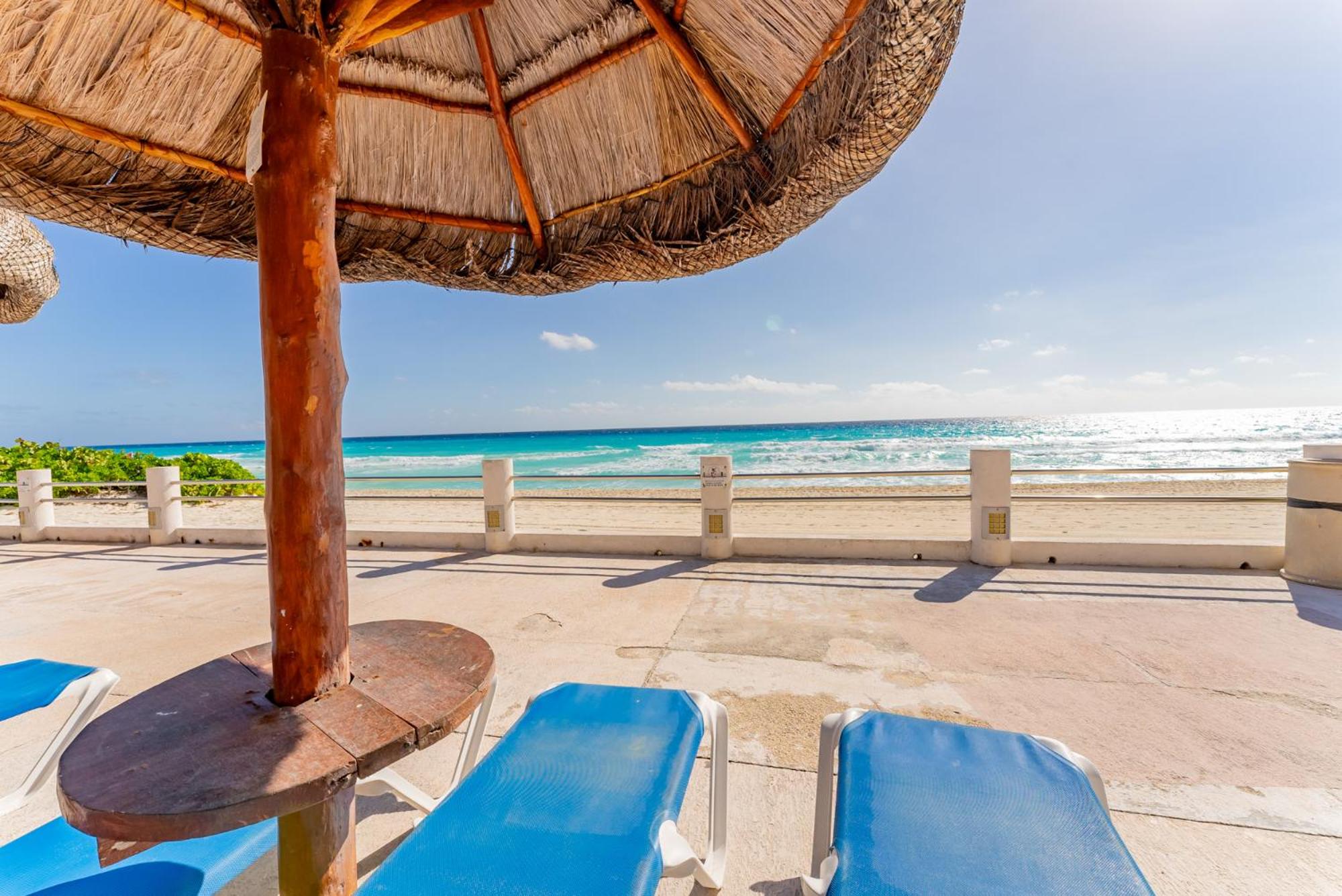 Amazing Caribbean Ocean view at Villas Marlin in Cancun