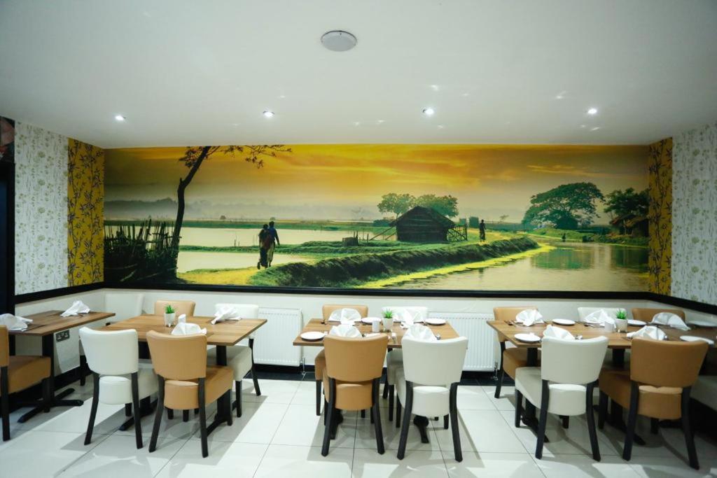Horley Vacations - Acorn Lodge Hotel Gatwick  Parking - Property Image 4