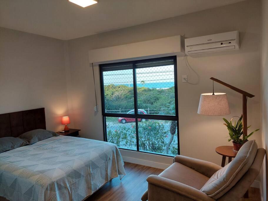 Apartamento amplo frente mar