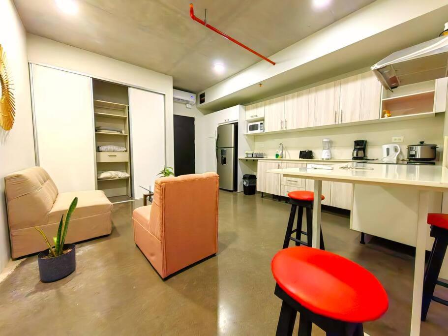 906A URBN Barrio Escalante Estudio con A/C y Parqueo