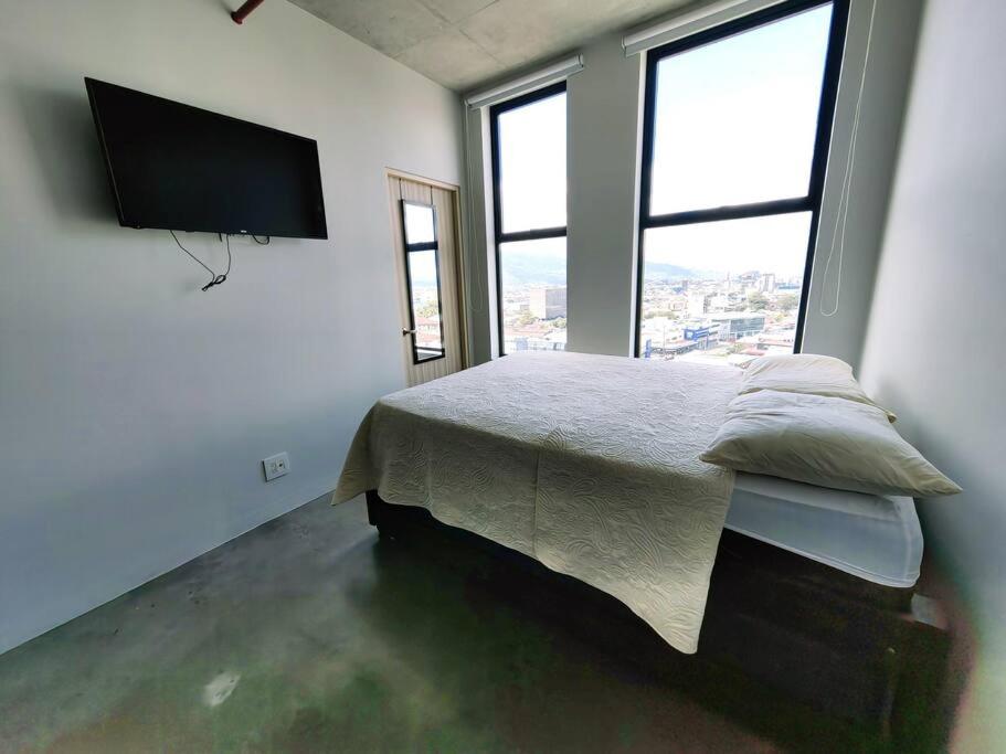 906A URBN Barrio Escalante Estudio con A/C y Parqueo
