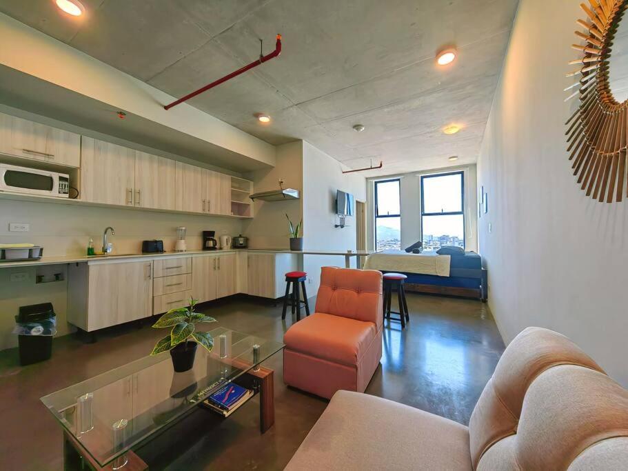 906A URBN Barrio Escalante Estudio con A/C y Parqueo