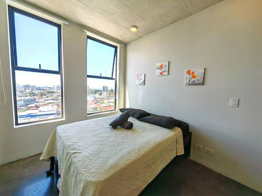 906A URBN Barrio Escalante Estudio con A/C y Parqueo