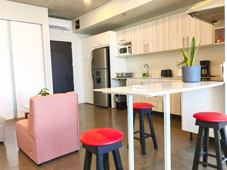 906A URBN Barrio Escalante Estudio con A/C y Parqueo