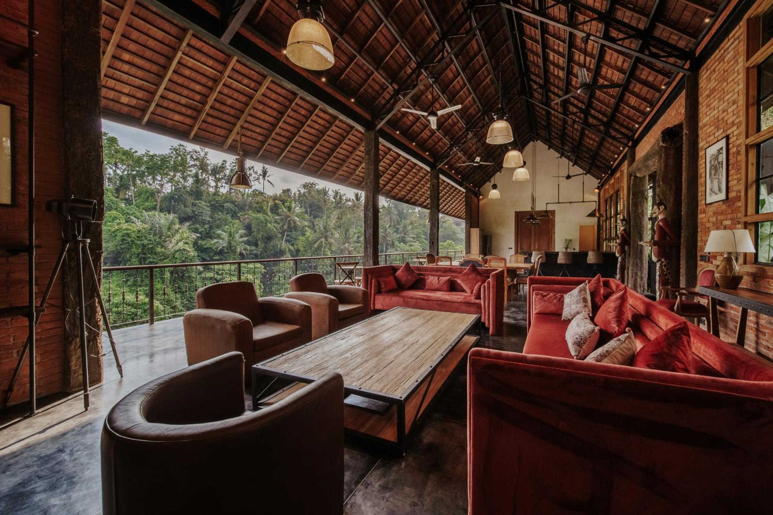 Villa Bedulu Cliff Estate Ubud - Wood Side view 3