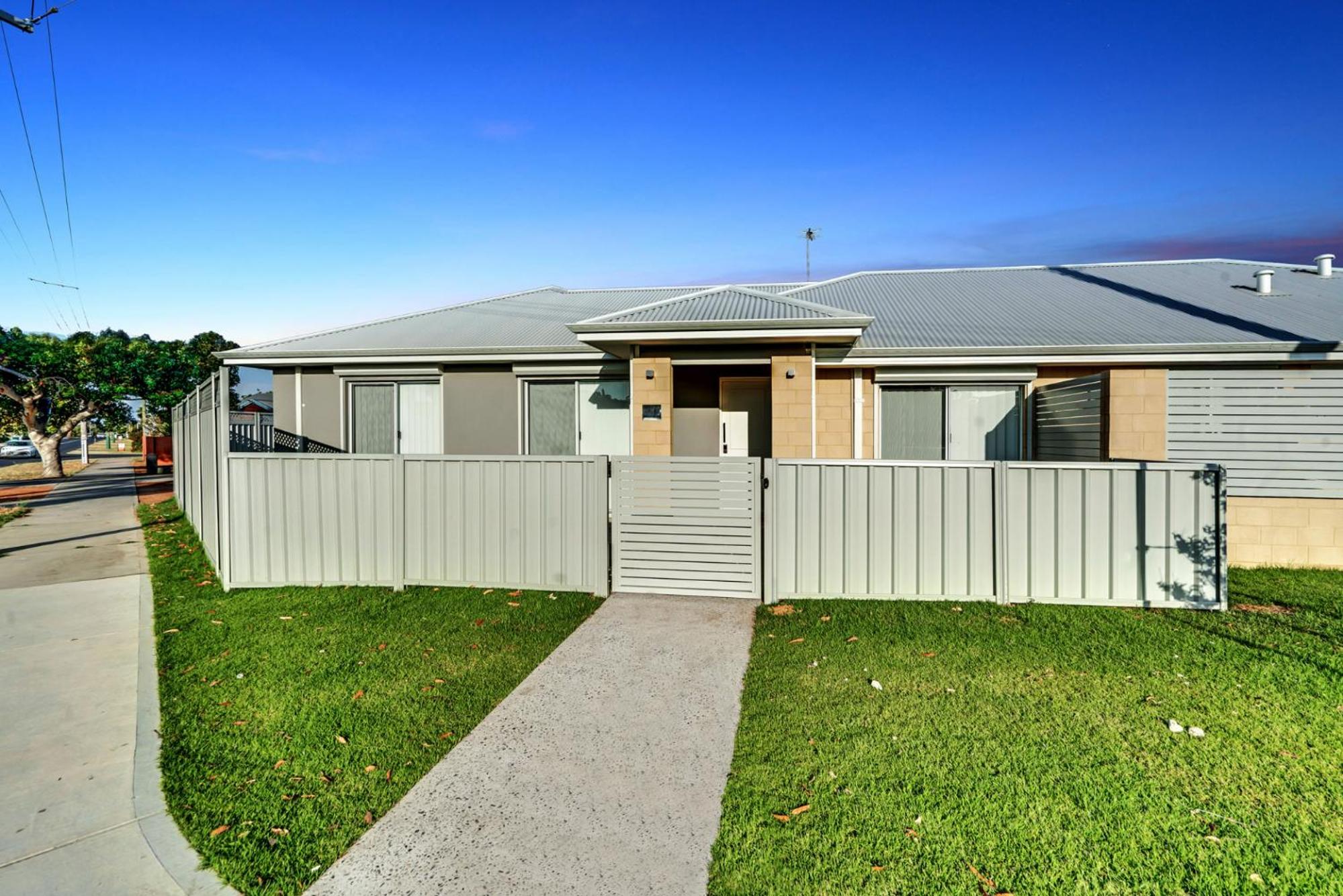 Hotel MOSS1 - Bunbury Chic Villa Retreat by the Beach - Image 1