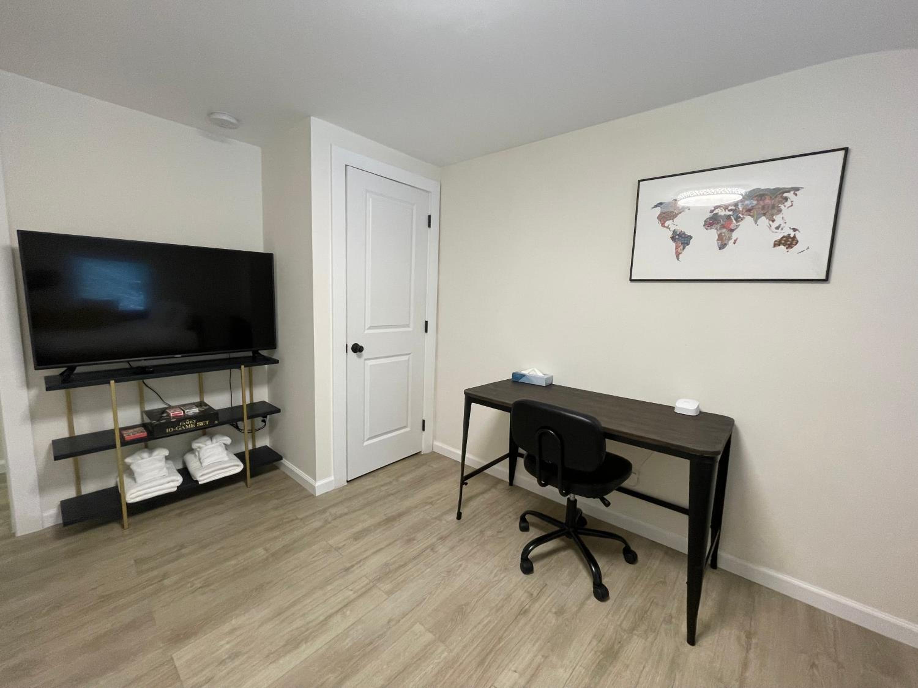 Fantastic retreat 5min from Village with media room, AC and sauna! view 5