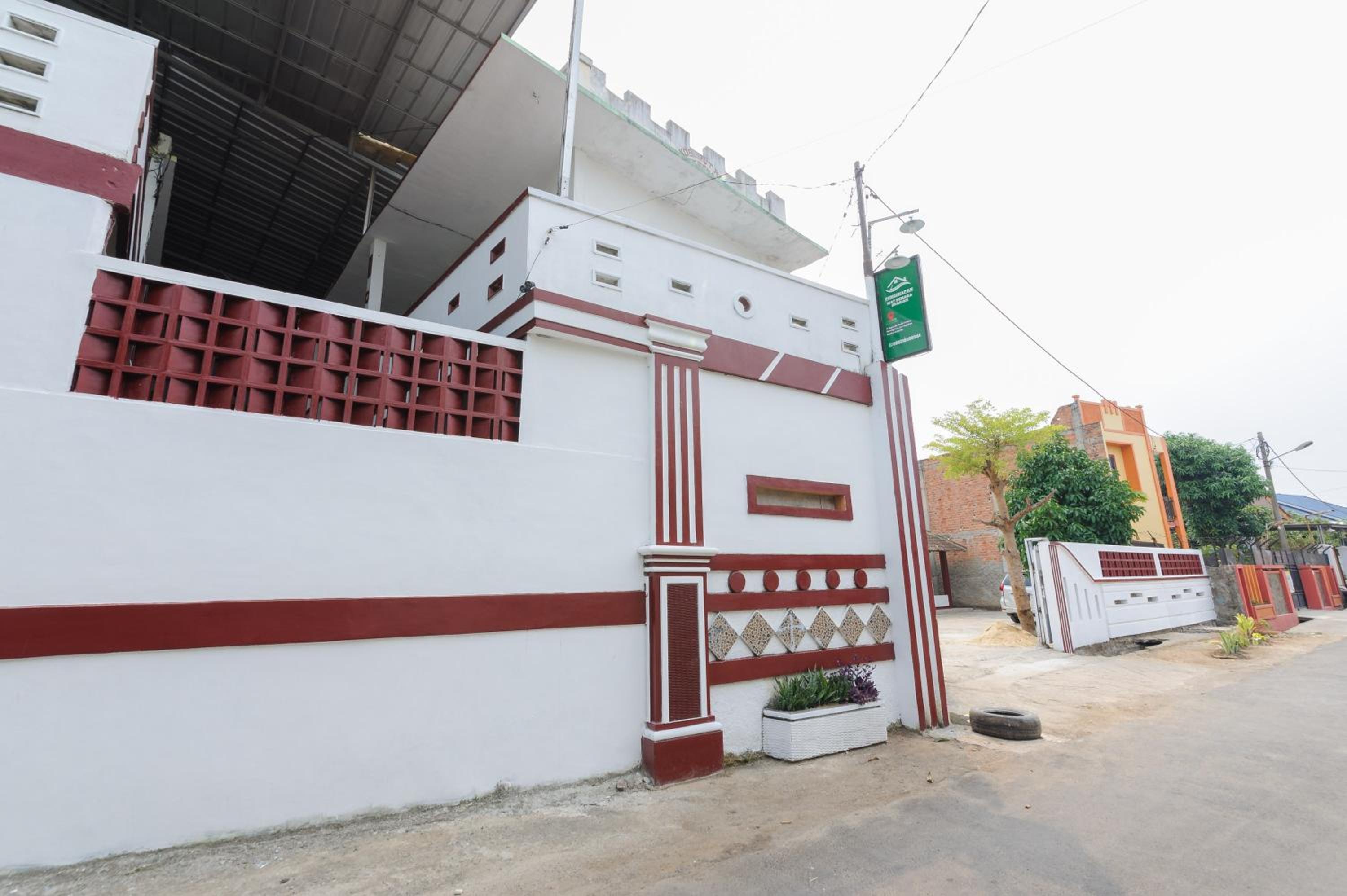 RedDoorz near UBL Lampung