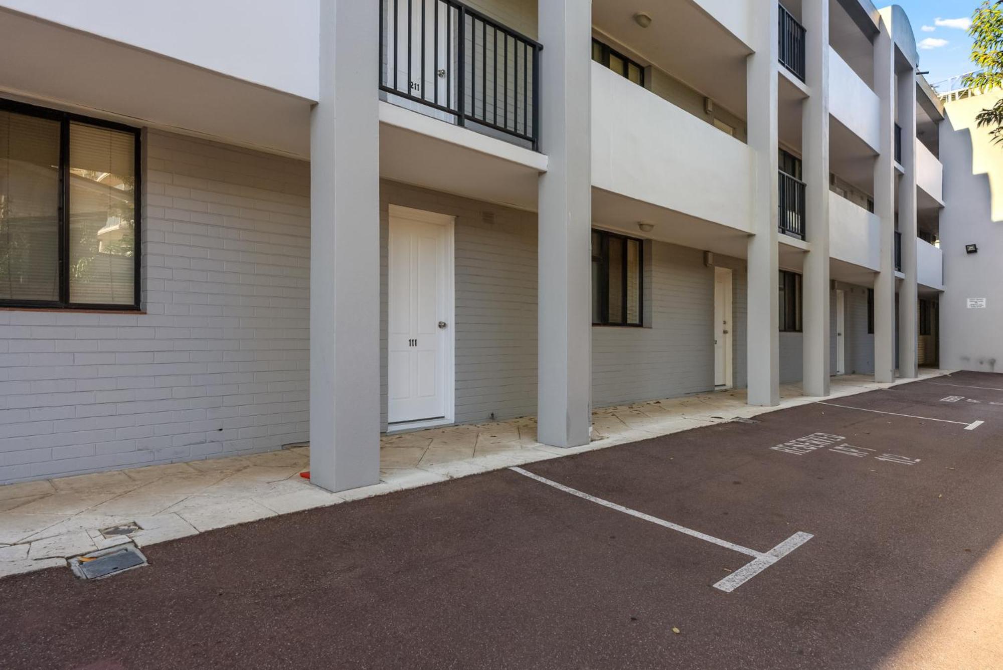 Leafy South Perth 1BR Apartment Walk to River & Ferry