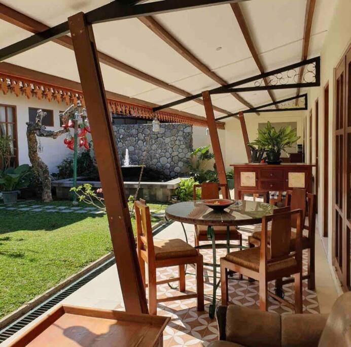 Veranda Java - Traditional & Modern Javanese Villa view 4
