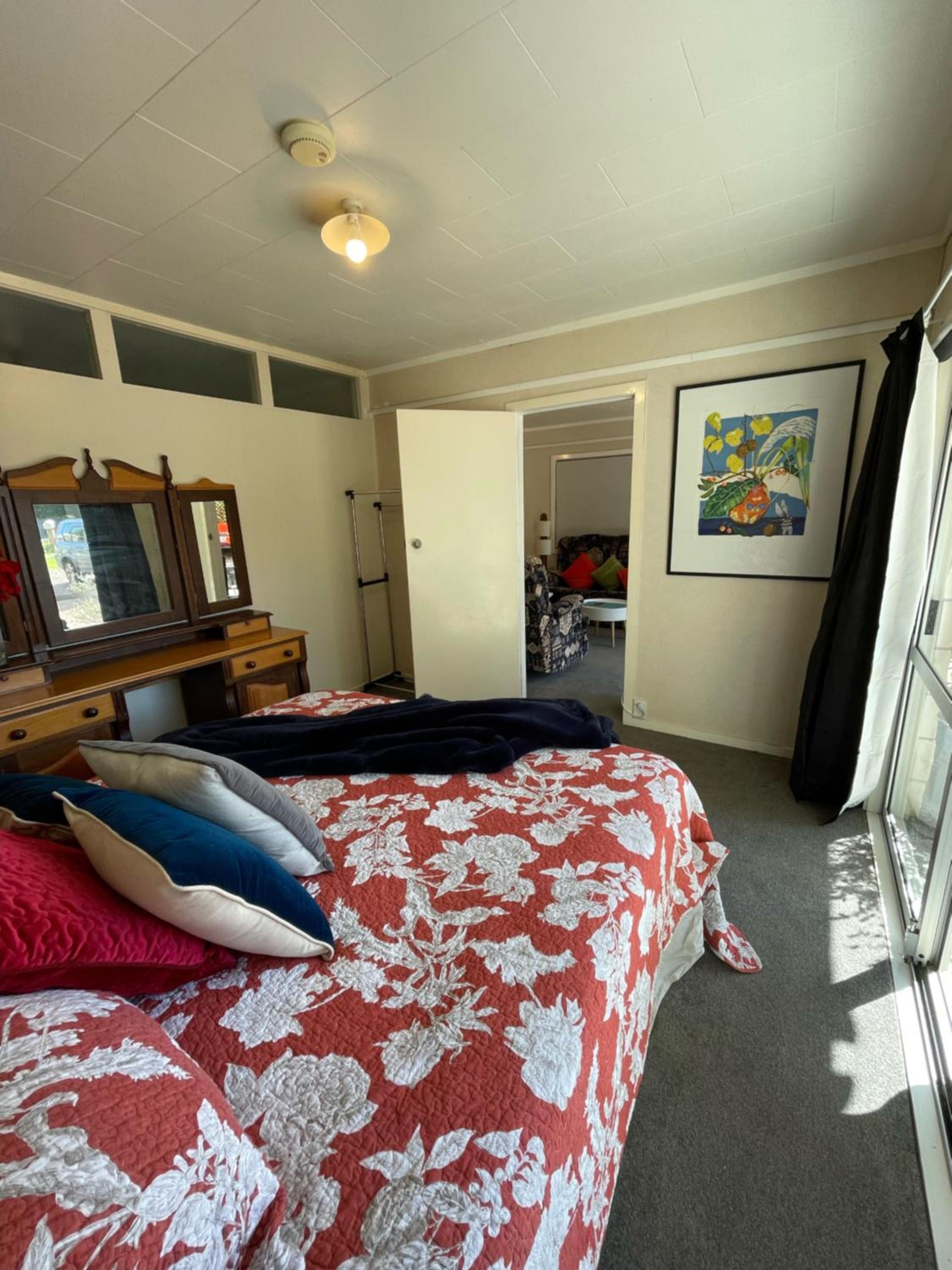 Swanson-Waitakere Stay in Scenic Sunrise view 5
