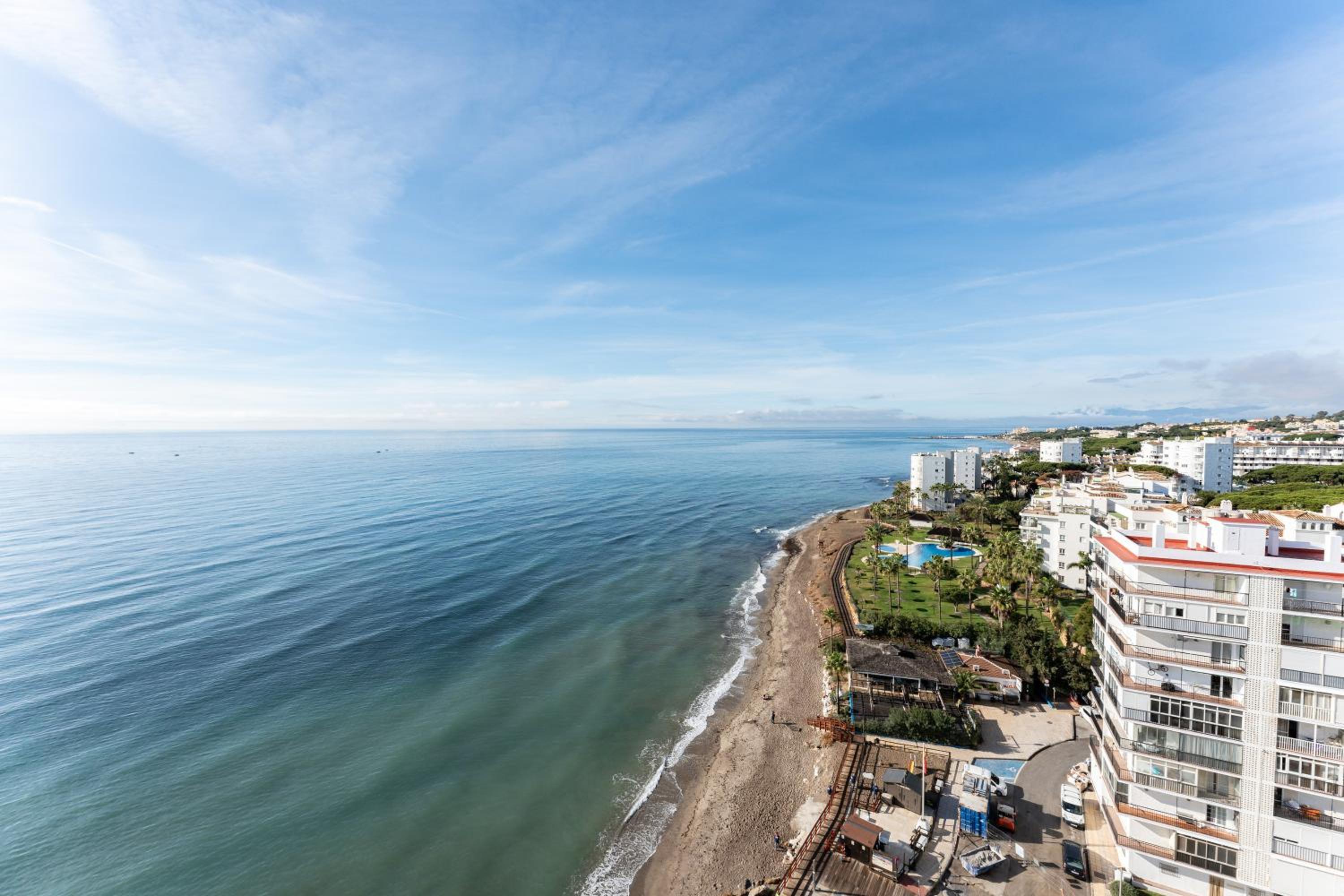Alhamar beach