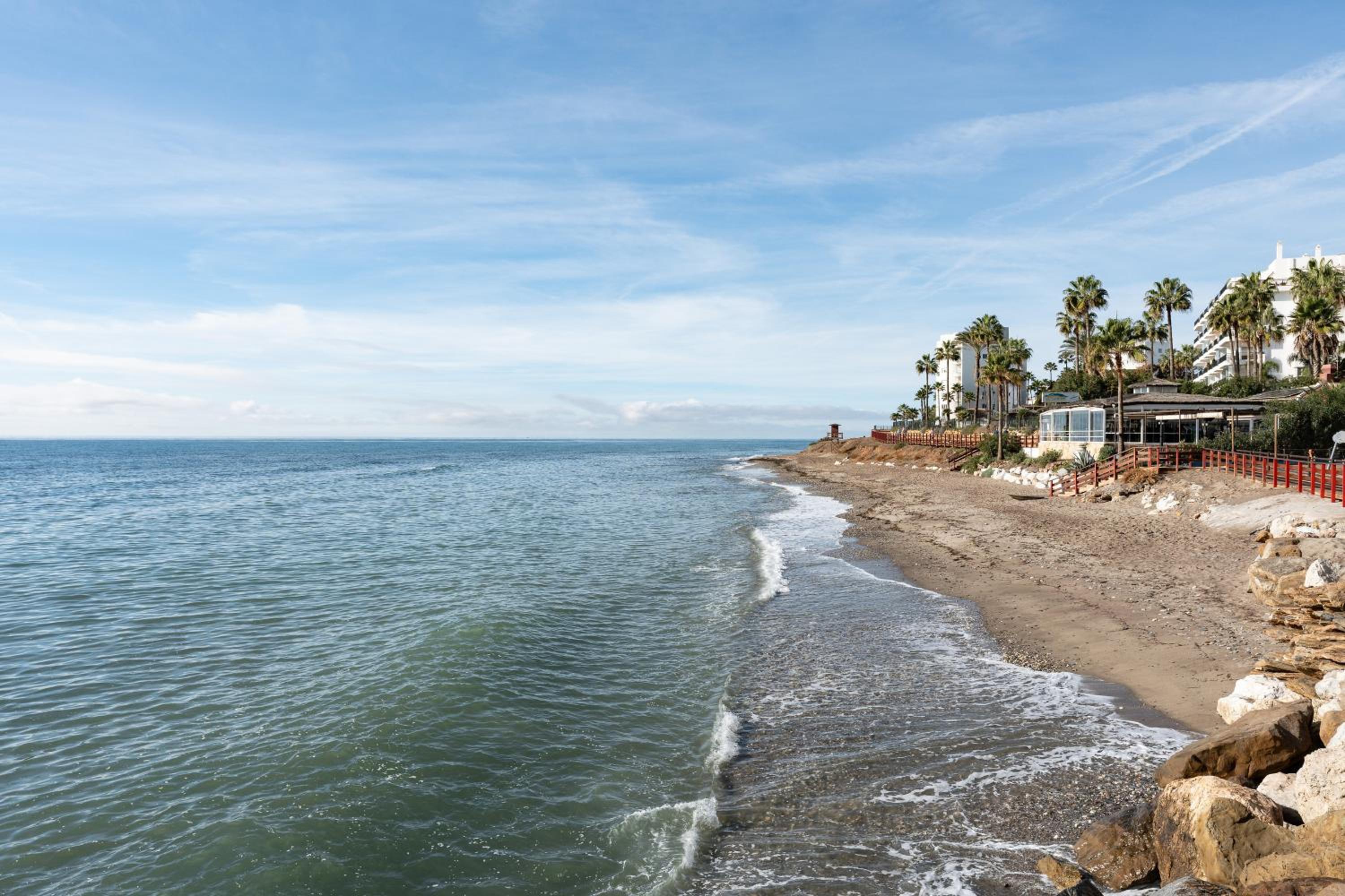 Alhamar beach